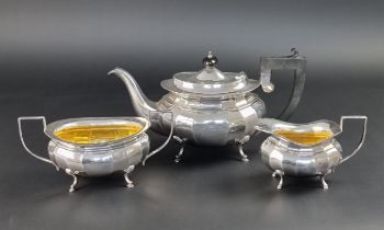 A silver three piece tea set, by T S, Birmingham 1931, gross weight 932g.