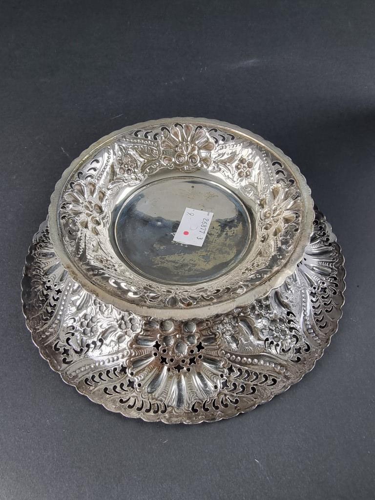 A Victorian pierced silver footed bowl, by Martin, Hall & Co, Sheffield 1892, 18.5cm diameter, 225g. - Image 3 of 4