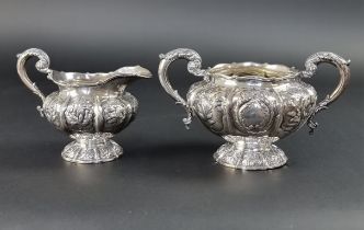 A William IV silver sugar bowl and matching milk jug, by Charles Gordon, London 1832, 608g.