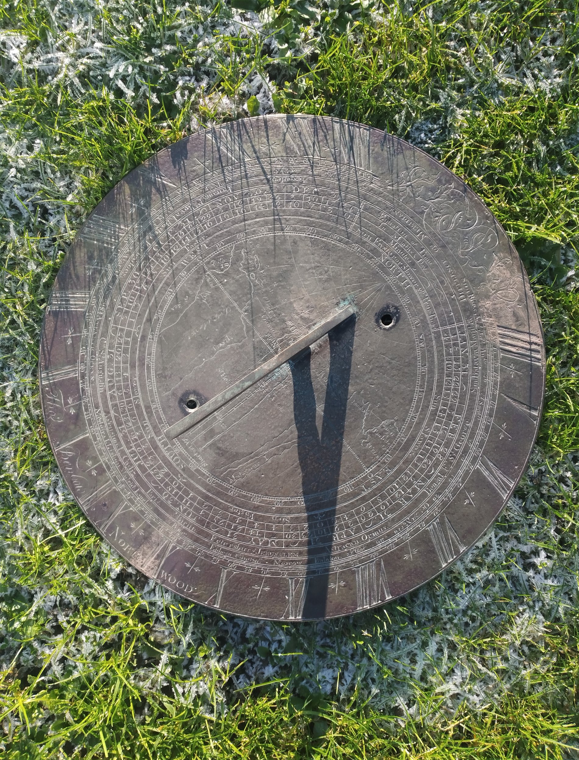 A rare Georgian carved stone sundial - Image 2 of 3