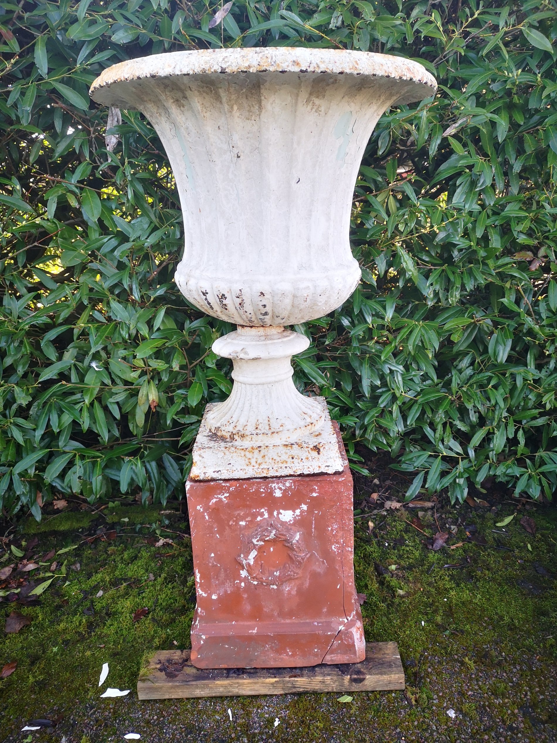 A Victorian cast iron urn - Image 2 of 2