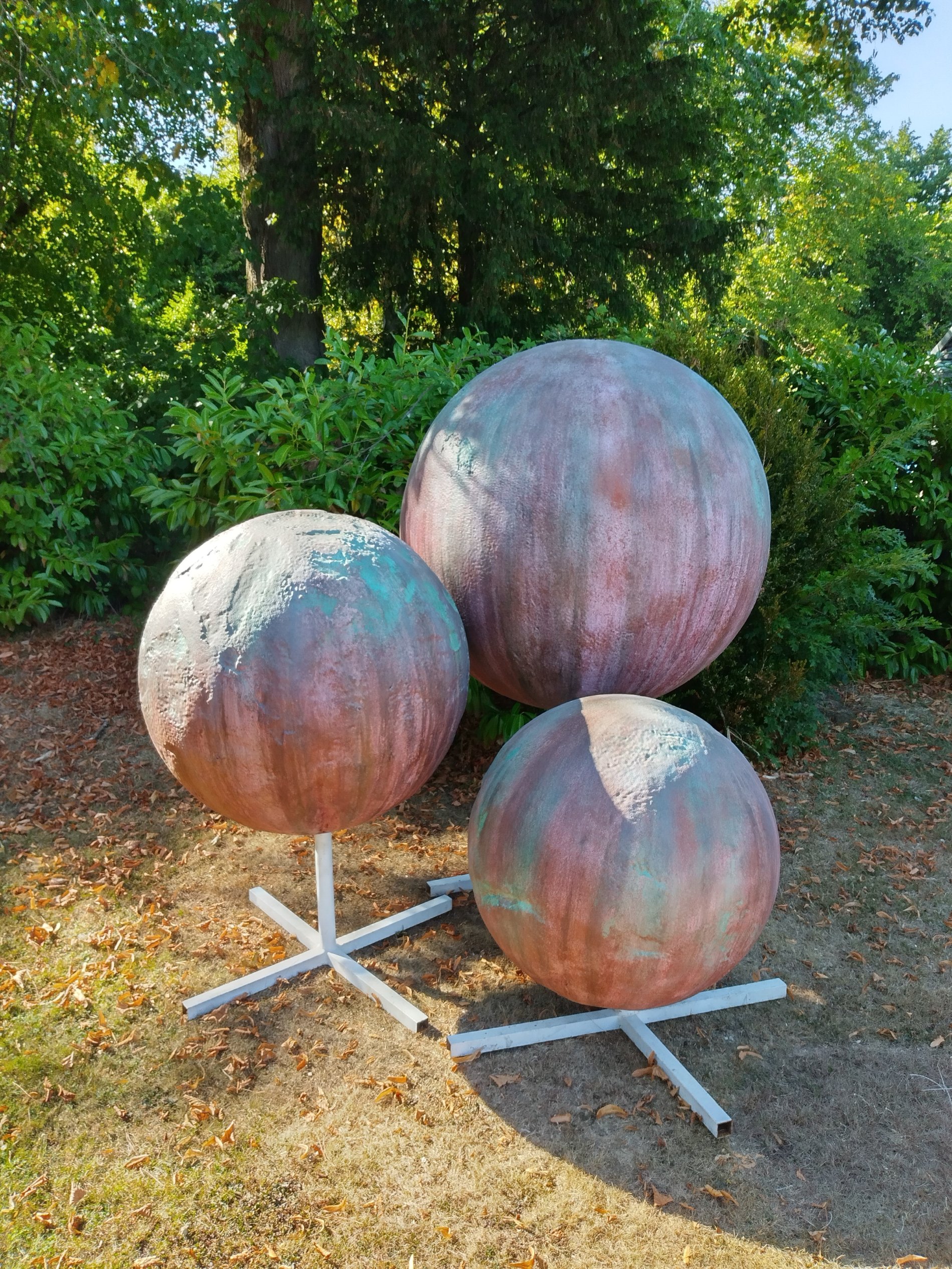 Three polyurethane resin spheres - Image 2 of 5