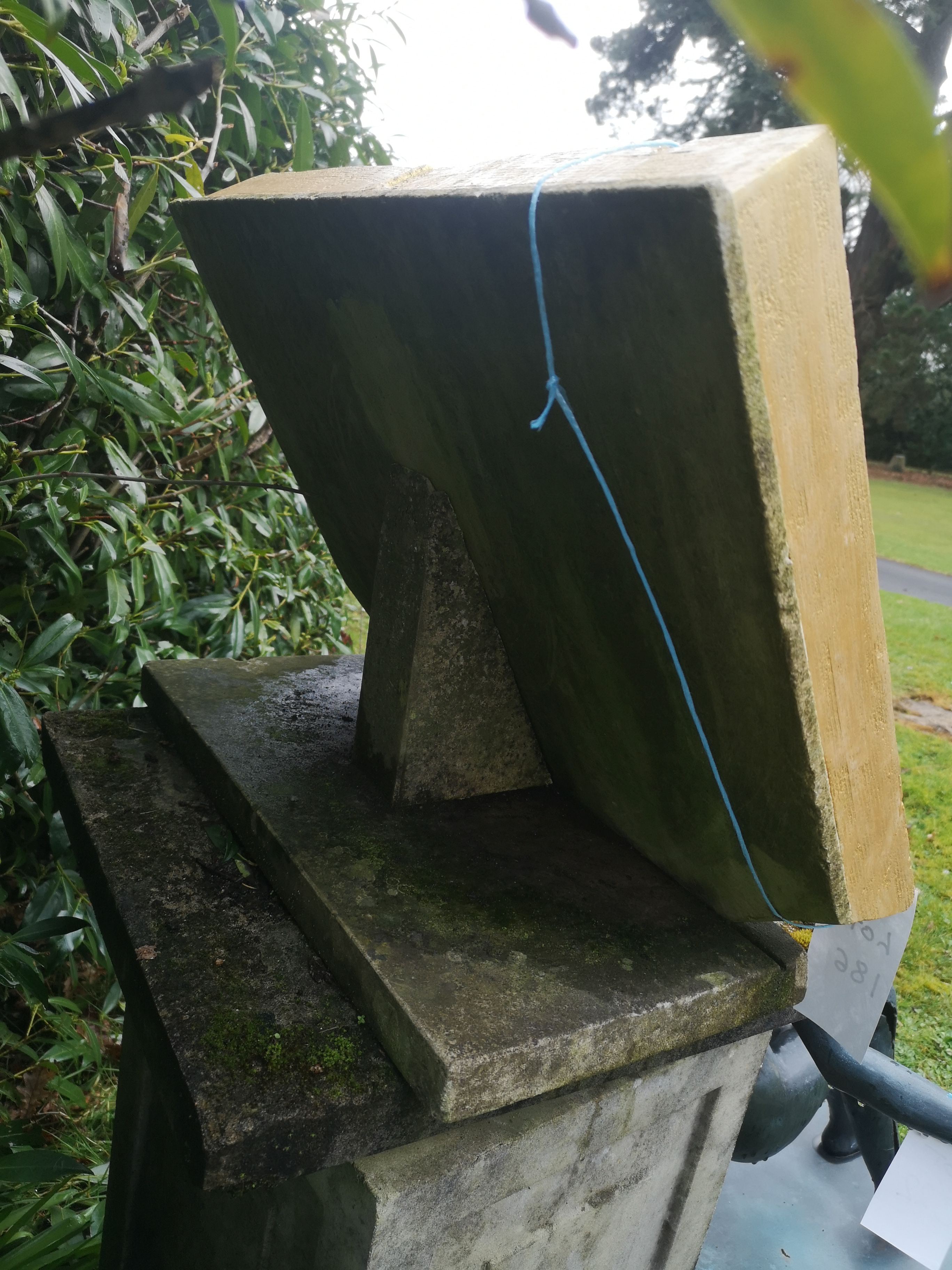 A carved stone book with inscribed quotation - Image 5 of 6