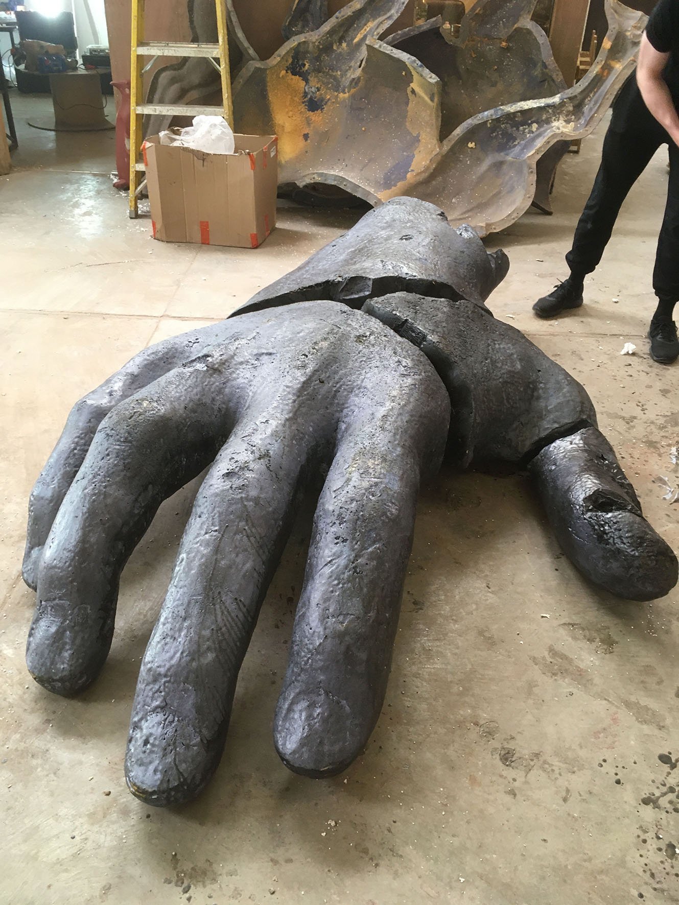 A monumental polyurethane resin deconstructed hand - Image 2 of 4