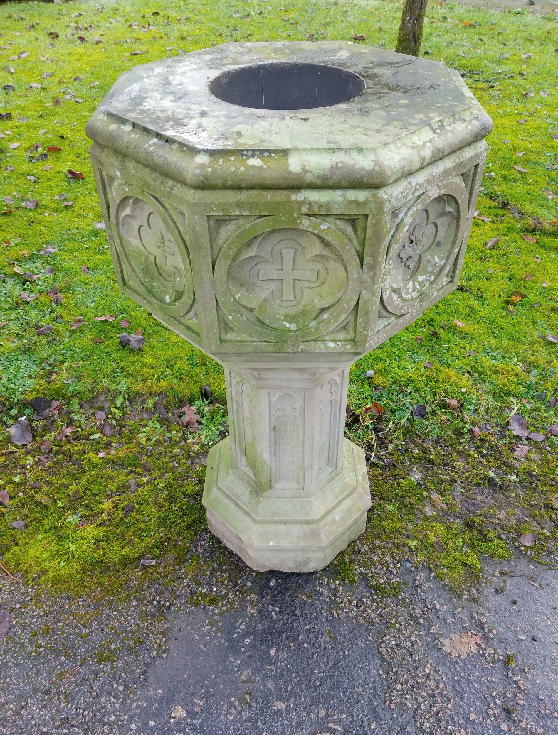 A Victorian carved stone font - Image 2 of 4