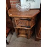 Quality Carved oak side table Titchmarsh and Goodwin style- W31cm x D48cm x H84cm - good condition