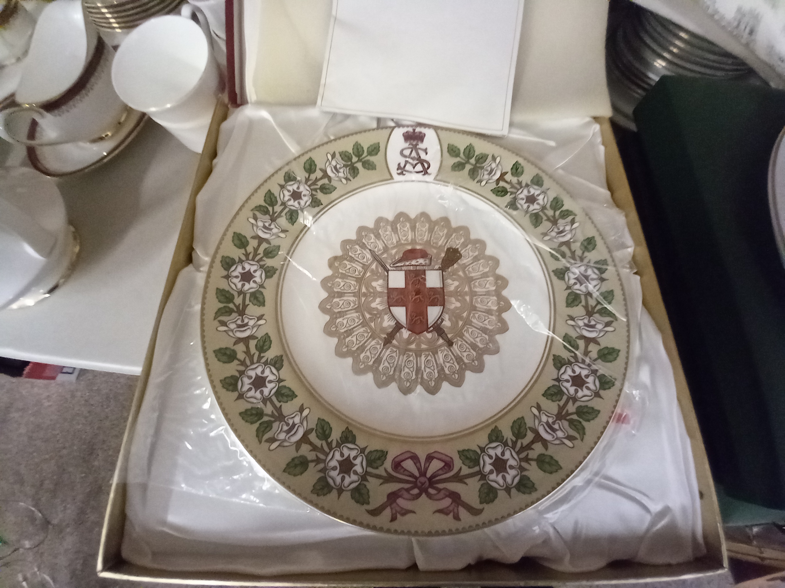ROYAL DOULTON ' RONDELAY' DINNER SERVICE, YORK MINSTER ITEMS & LIMITED EDITION PLATES" - Image 10 of 11