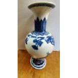 Blue and White large Chinese vase with Fallow deer decoration and 6 character marks 47cm in ex cond