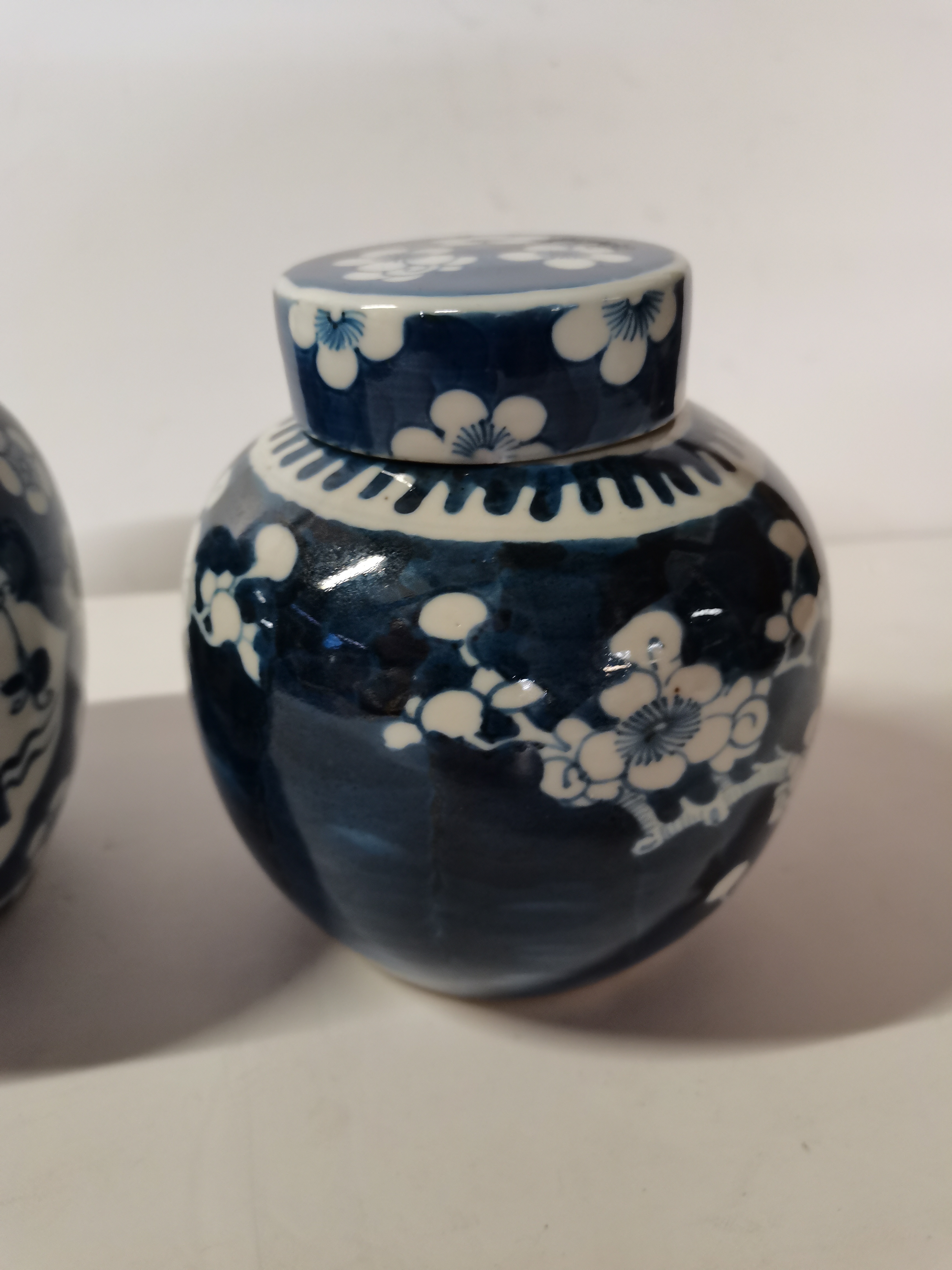 X2 Chinese Ginger Jars 1 with a lid - good condition H14cm (one with no Lid) H13cm or 15cm with lid - Image 4 of 10