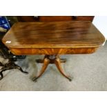 Av large Regency mahogany tea table with sabre legs