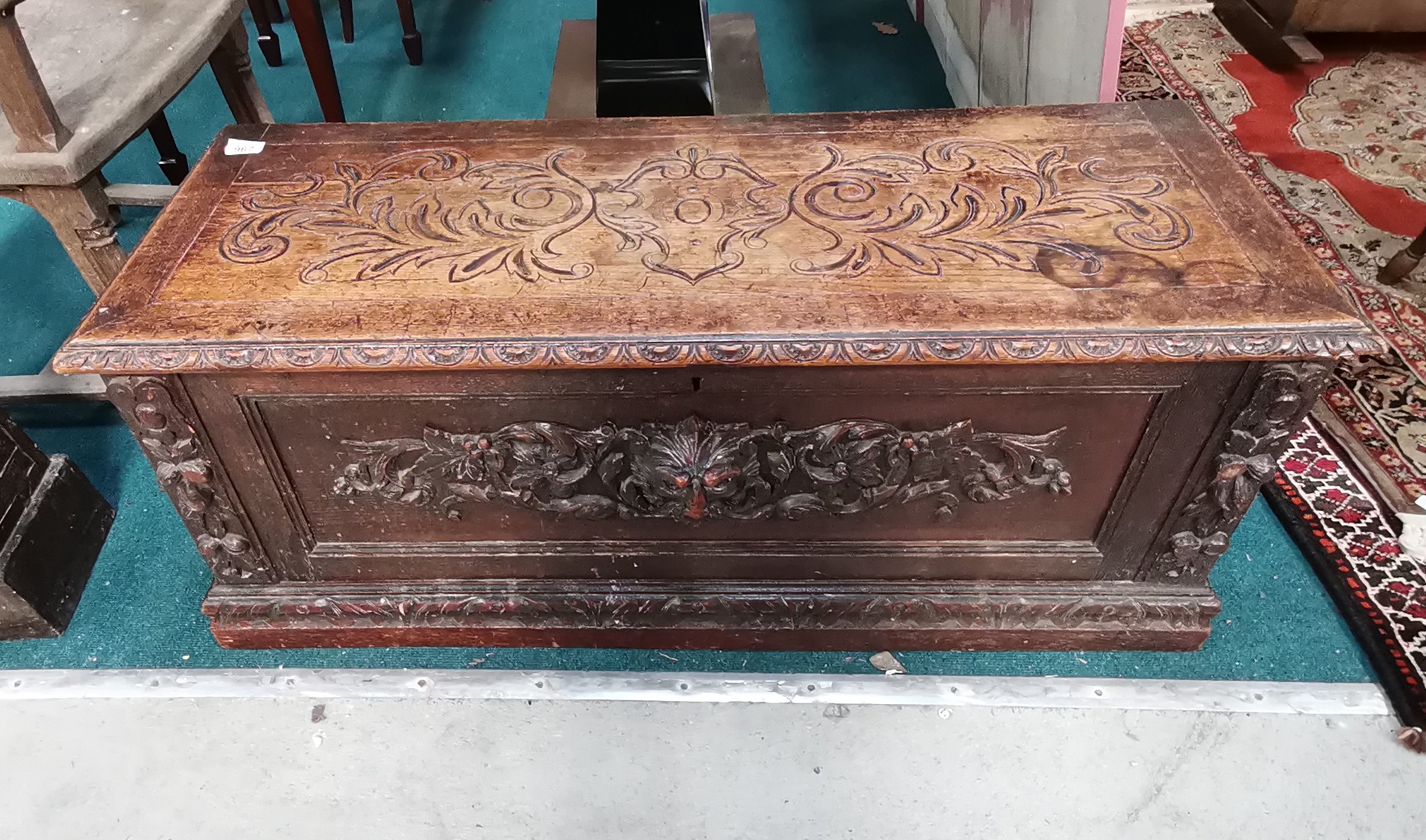 Carved Oak blanket box good condition - Image 4 of 4