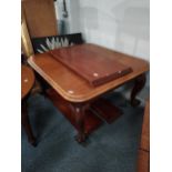 Extending Victorian dining table with 3 leaves