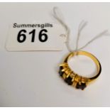 Gold ring (no hallmark) with Garnet stones 4 grams size R