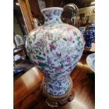 Chinese floral and insect decoration vase with 6 c