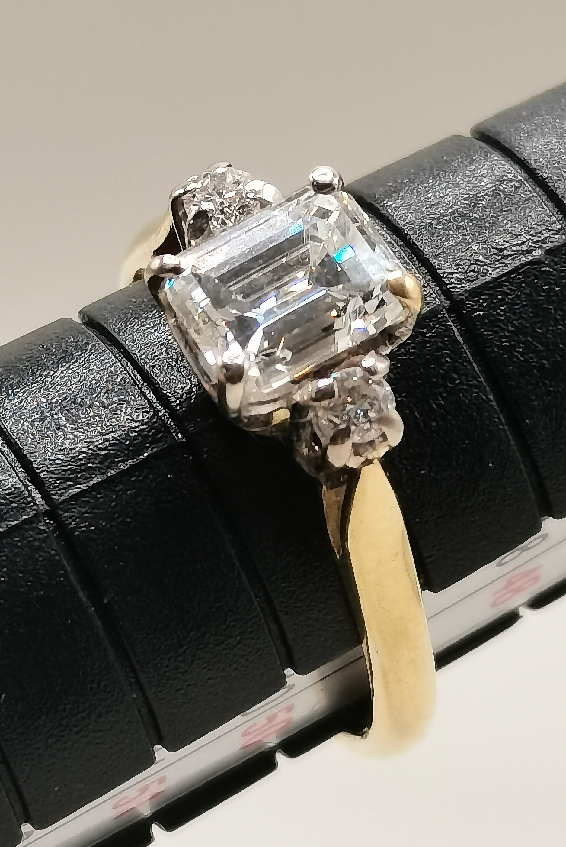 Diamond Ring - Emerald Cut 1.03 with 10 points either side in 18carat yellow gold size J - Image 6 of 9