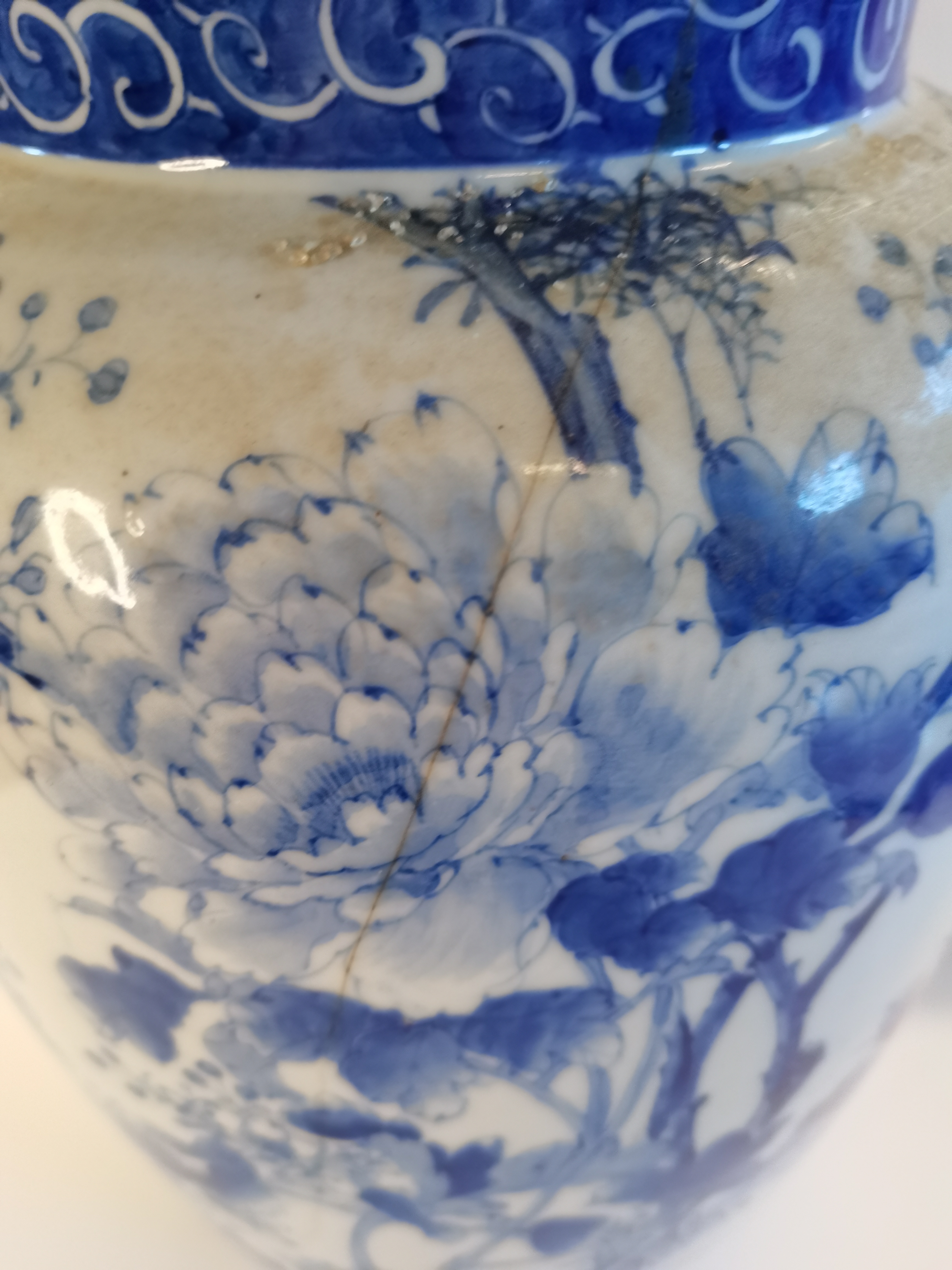 Chinese blue and white 40cm early vase with floral decoration - Image 3 of 5