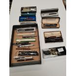 Collection of vintage PARKER pens inc Parker vacumatic of various colours