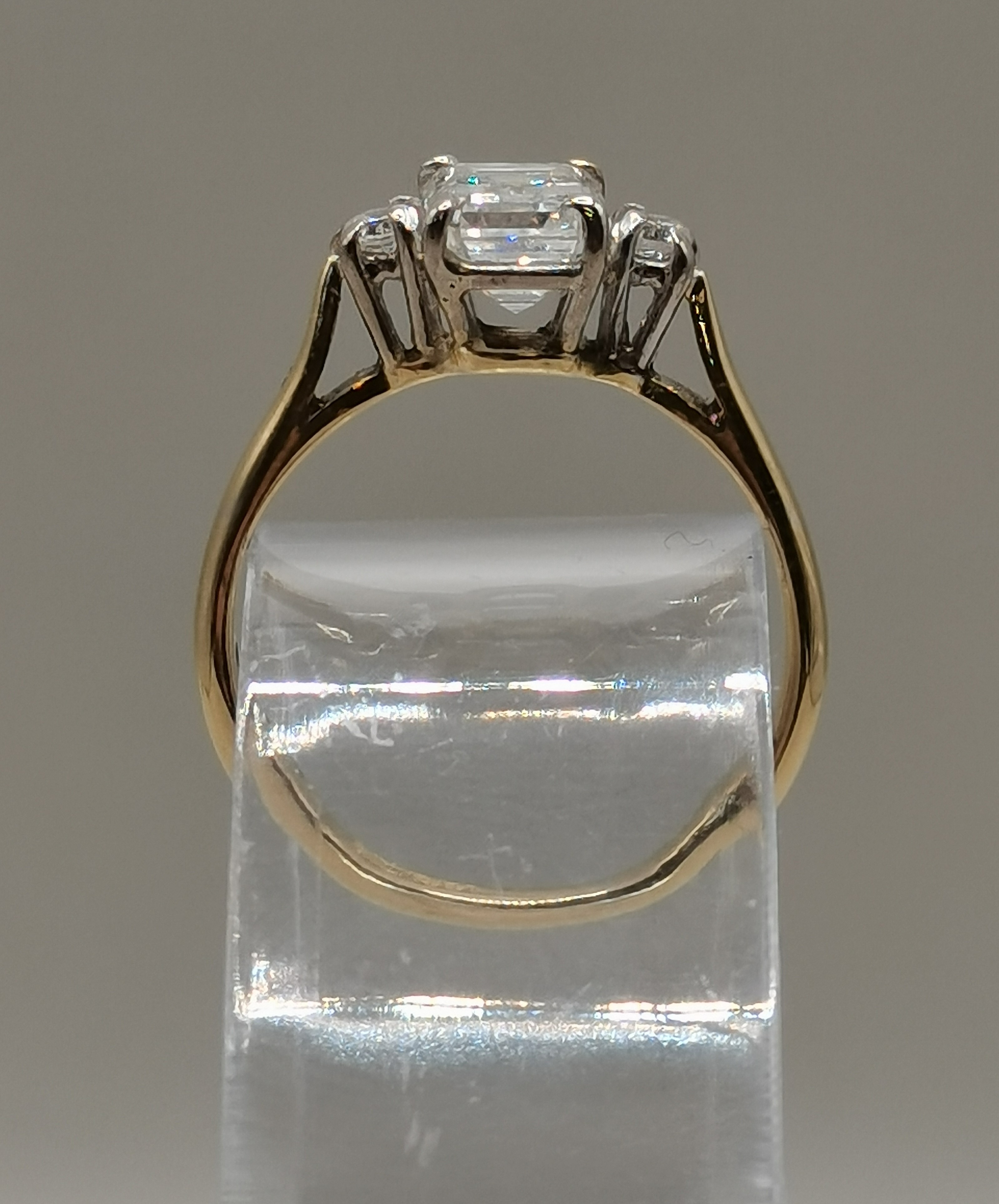 Diamond Ring - Emerald Cut 1.03 with 10 points either side in 18carat yellow gold size J - Image 3 of 9