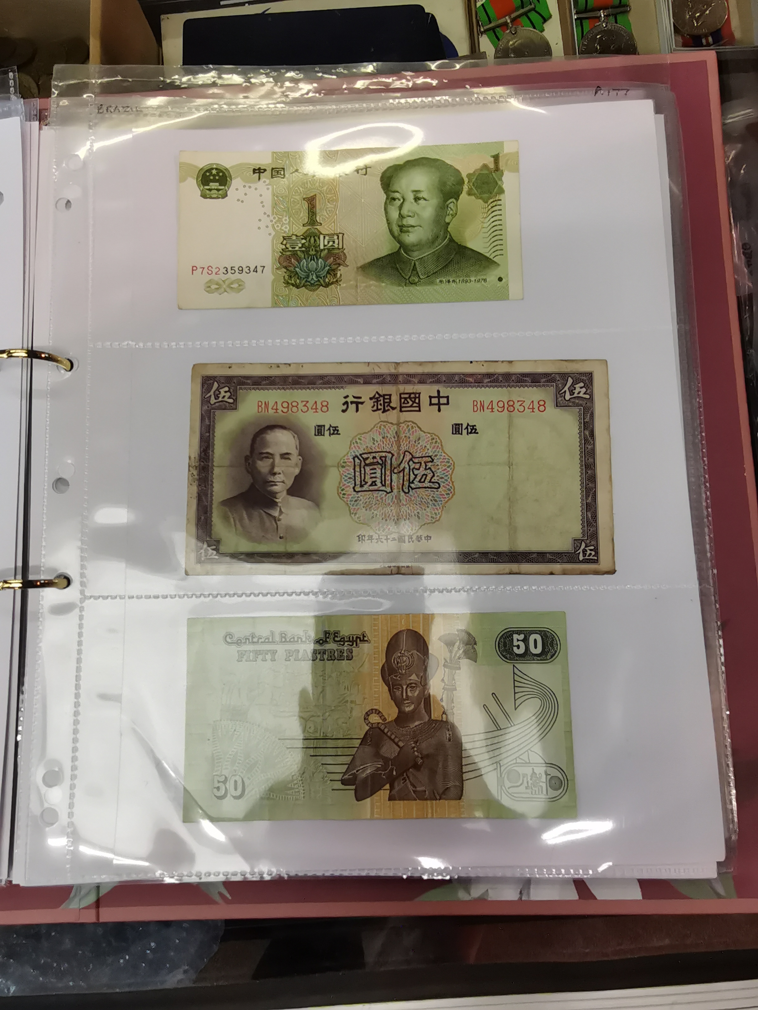 X2 albums of world banknotes - Image 25 of 27