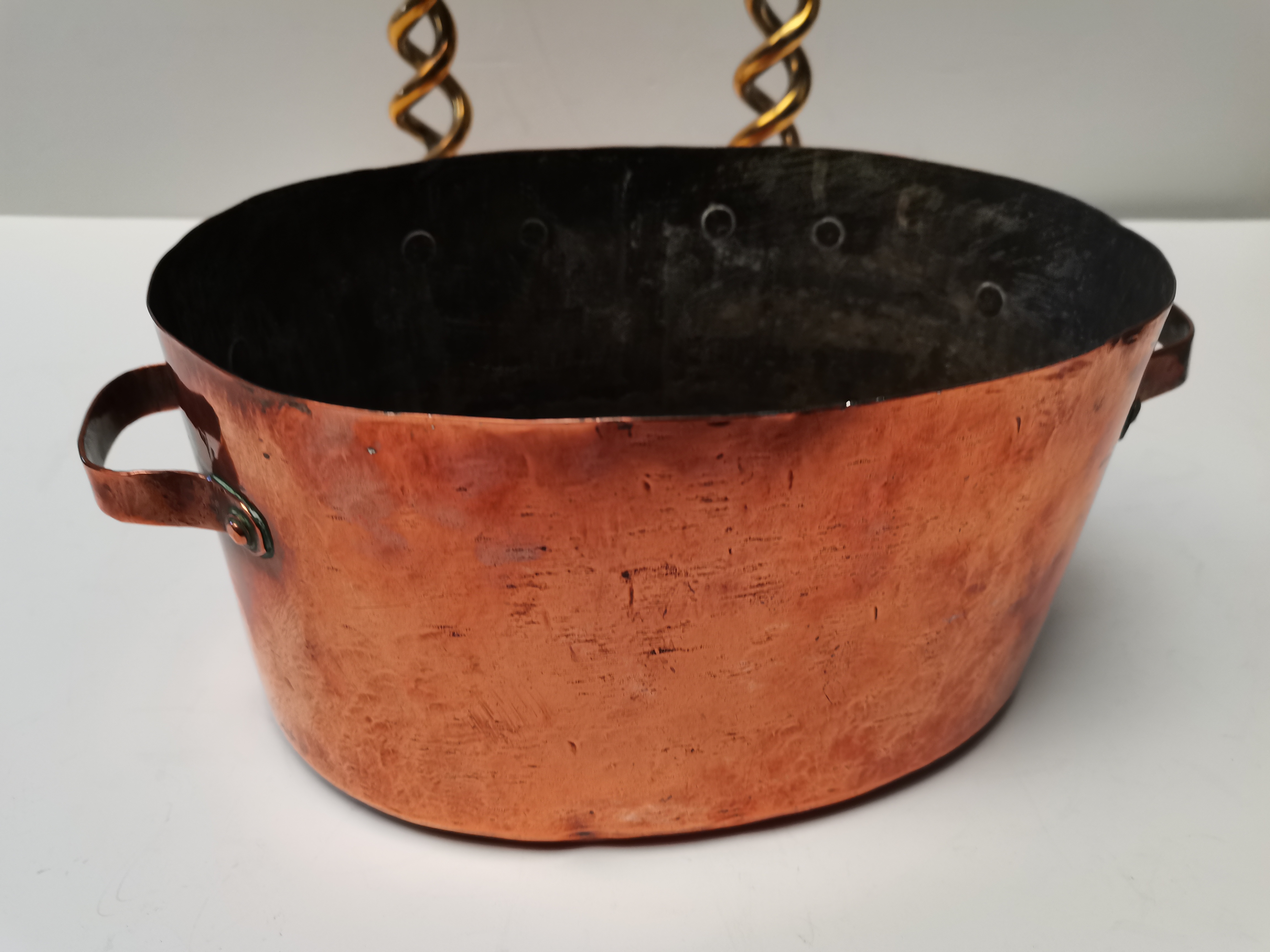 French Copper Sauté Pan 25cm x 17cm plus 2 brass candle sticks - Image 5 of 7