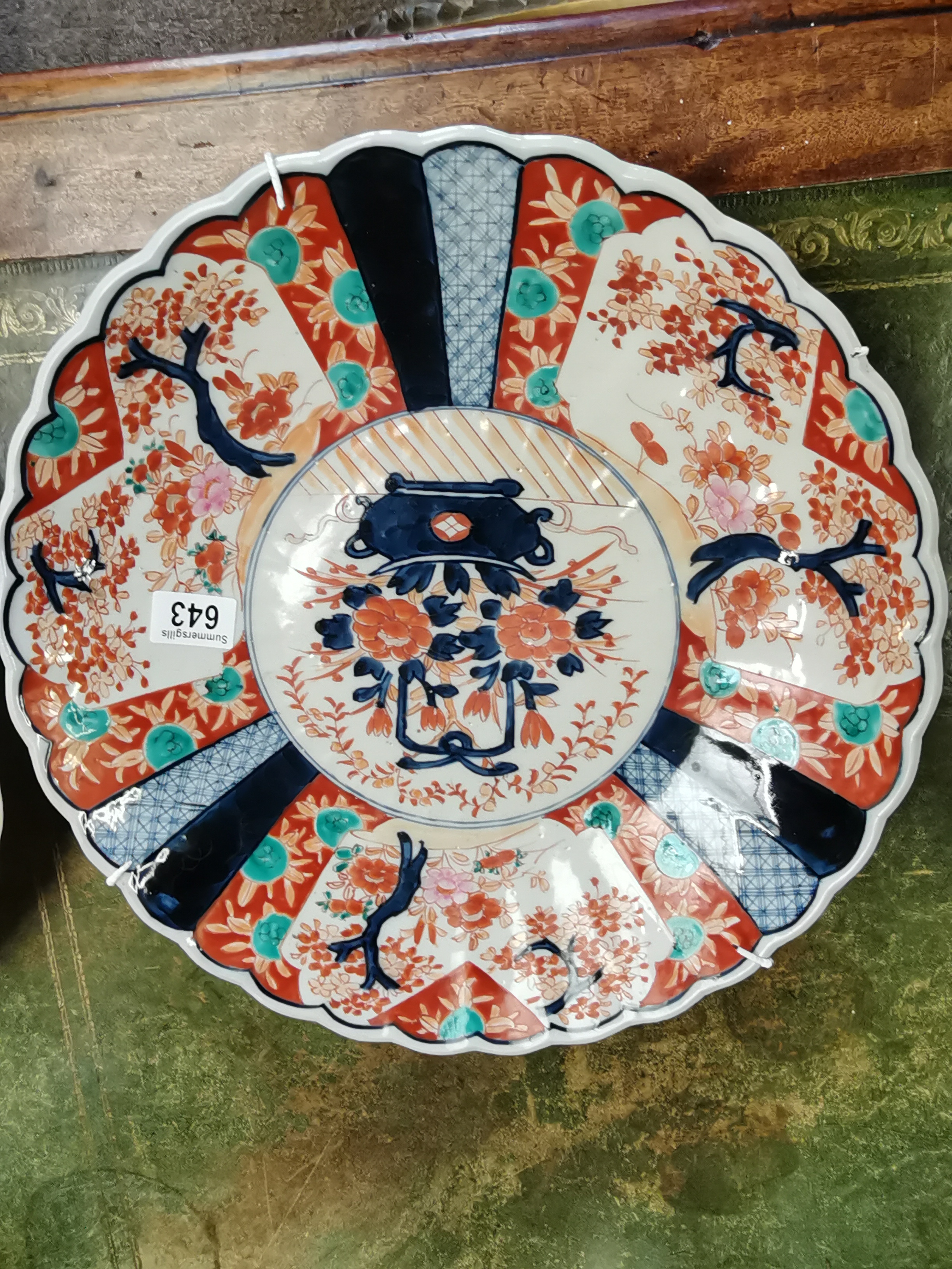 A pair of Japanese Imari chargers - Image 2 of 3