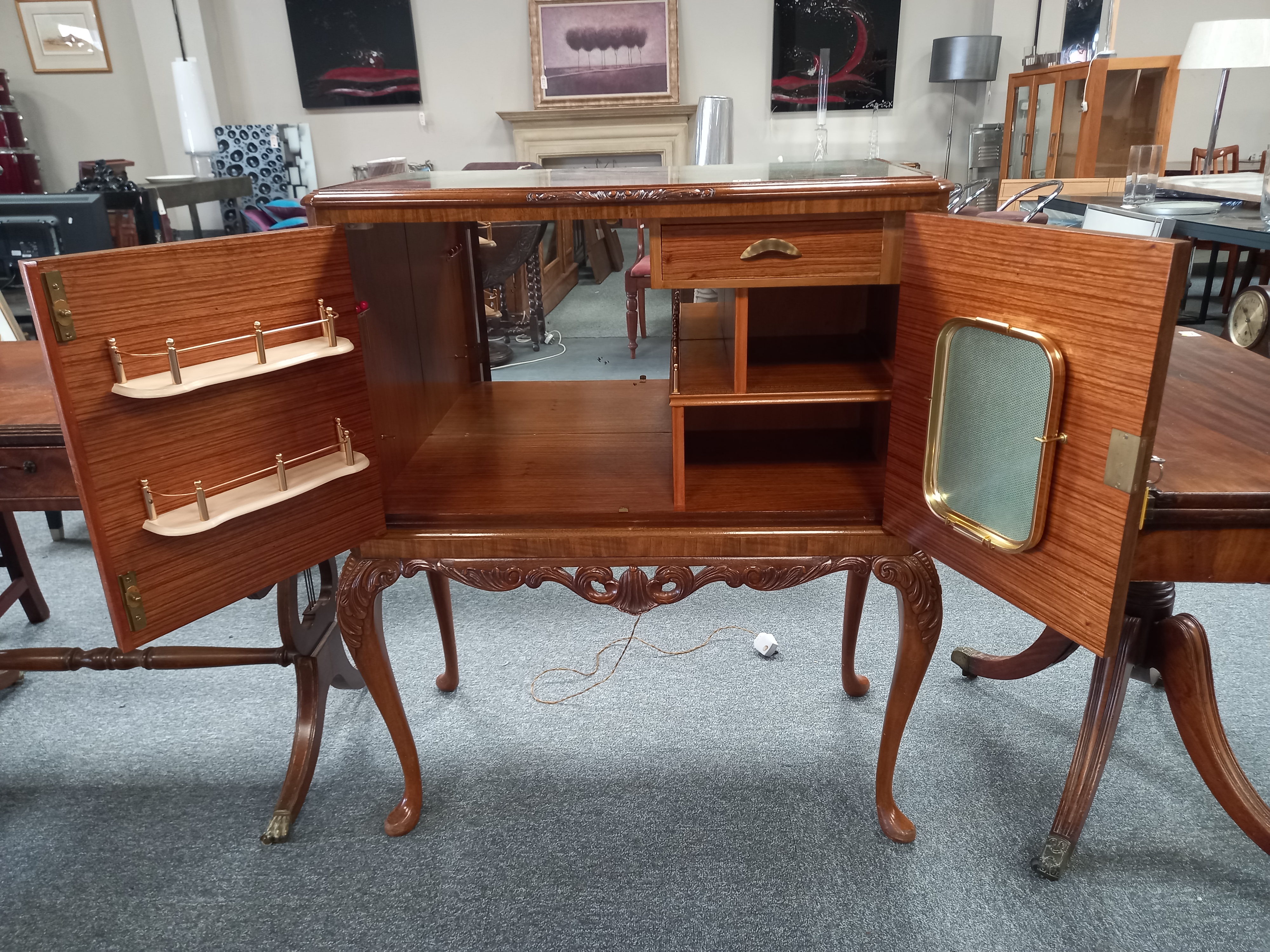 Mid 20th Century burr walnut cocktail cabinet - Image 2 of 2