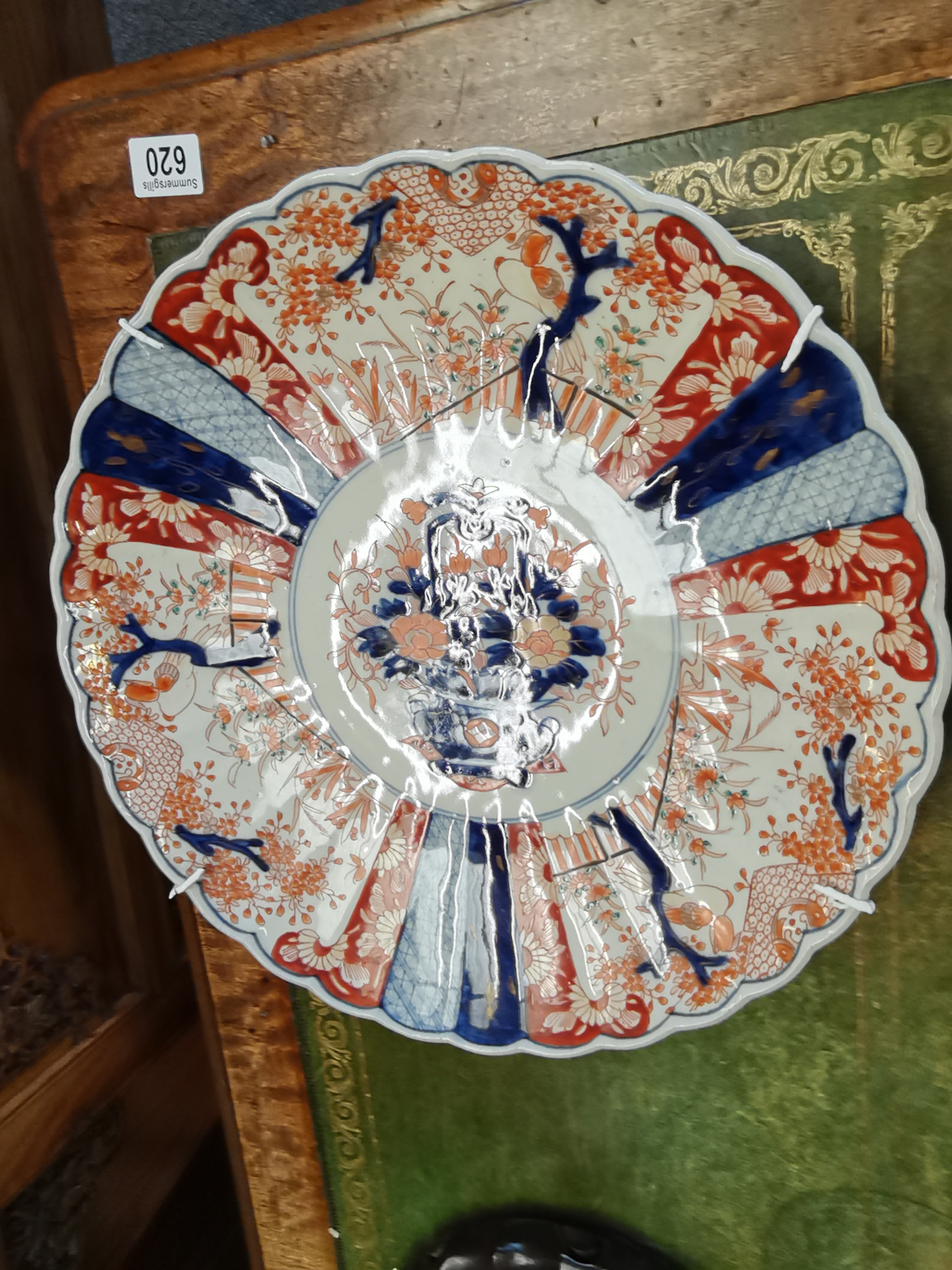 A pair of Japanese Imari chargers - Image 3 of 3