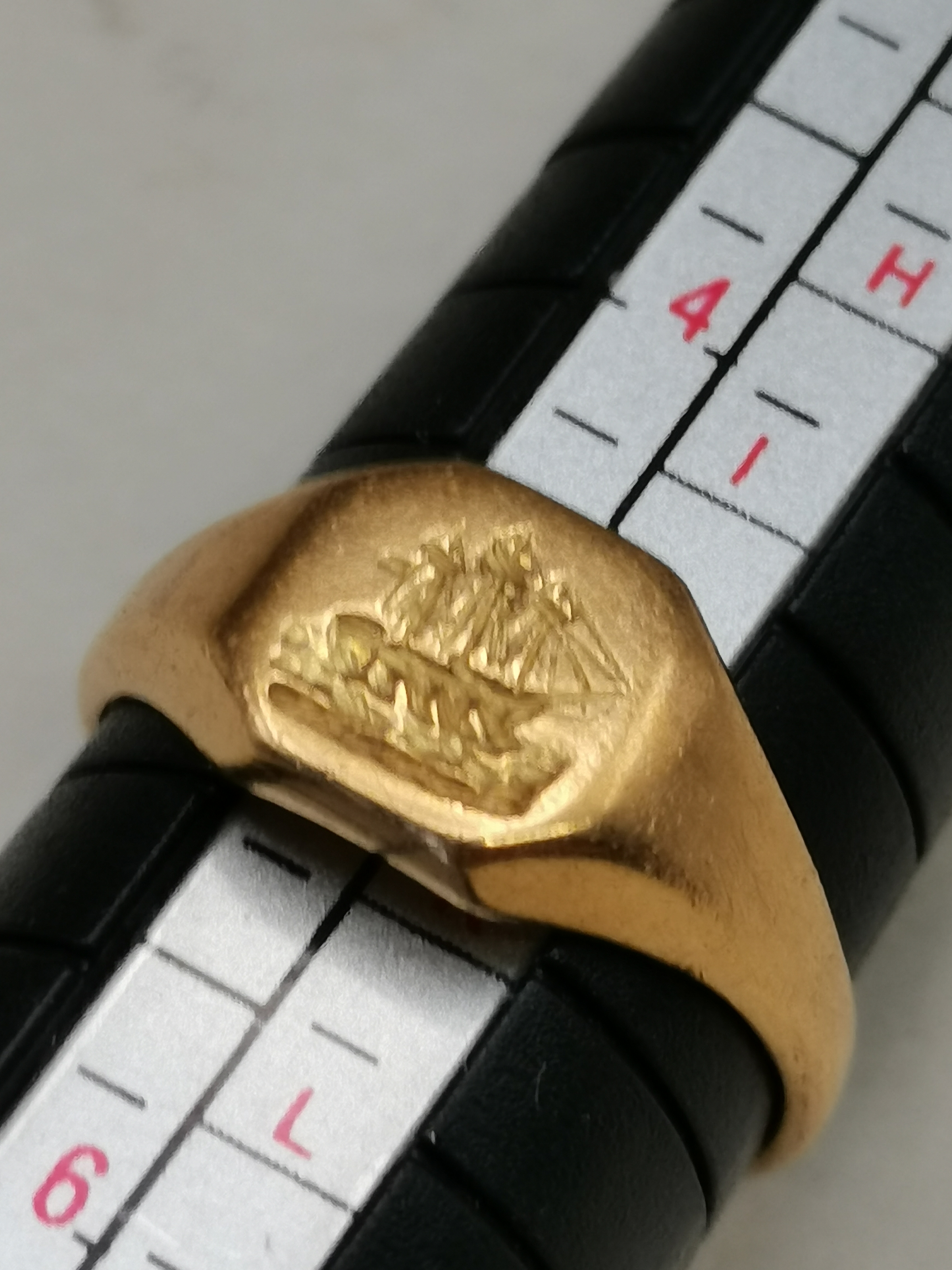 x2 18ct Gold Signet rings total - Image 4 of 5