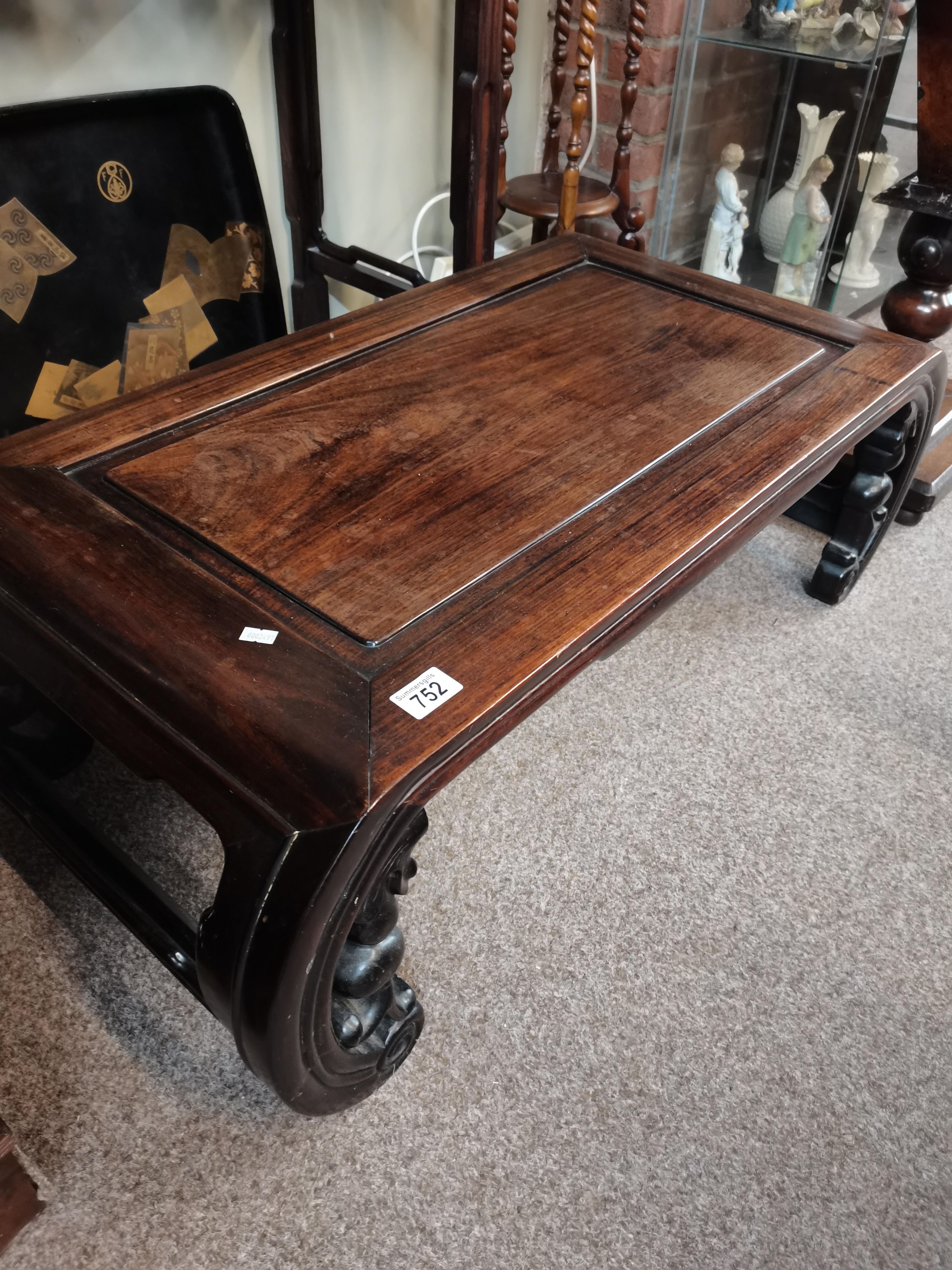 A Chinese Hongmu opium table with panellelled top - Image 4 of 5