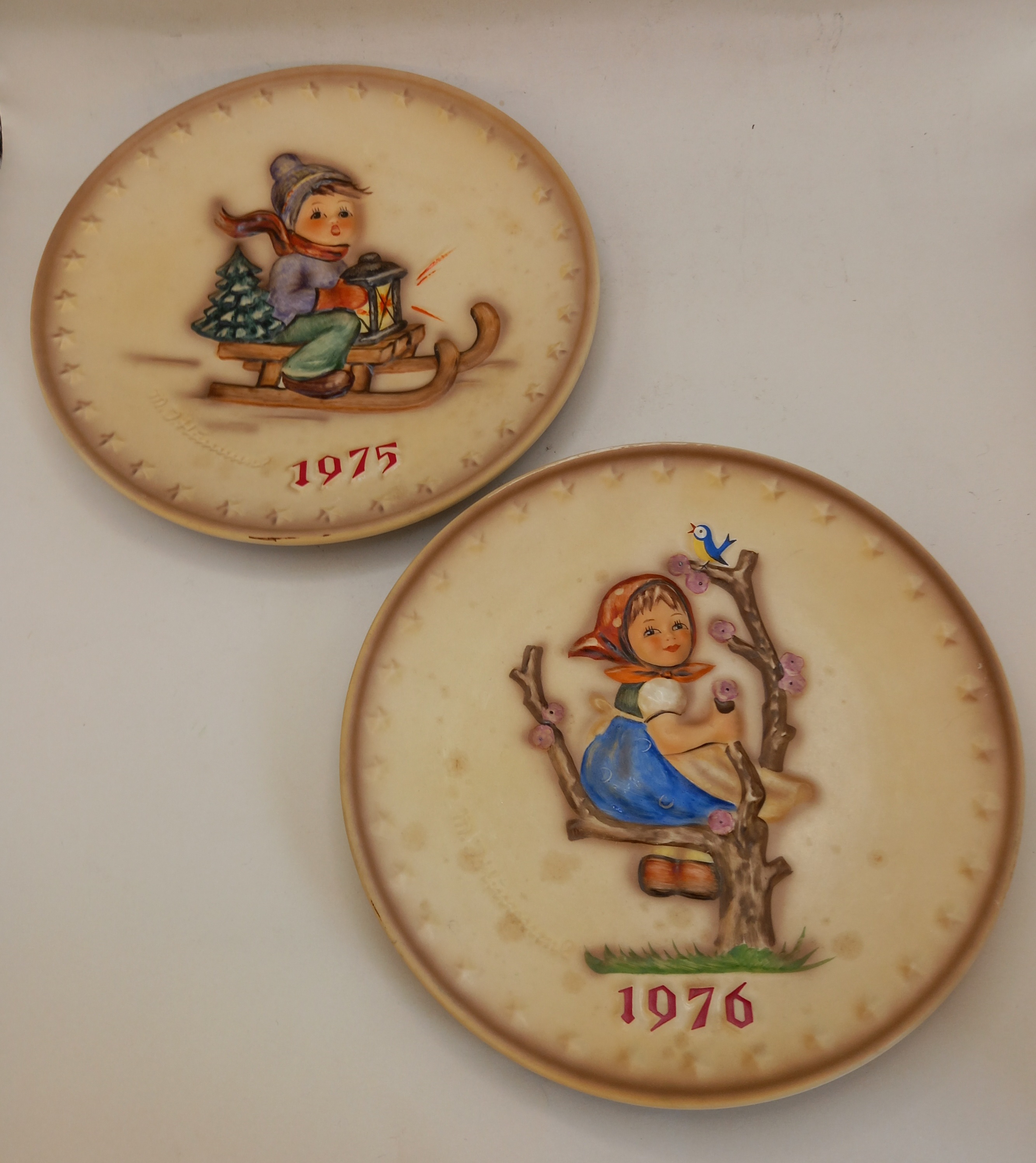 2 x Goebel plates - M J Hummel 5th Annual plate 1975, and 6th Annual plate 1976