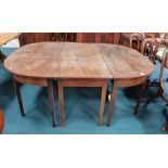 Antique Mahogany dining table with 1 leaf
