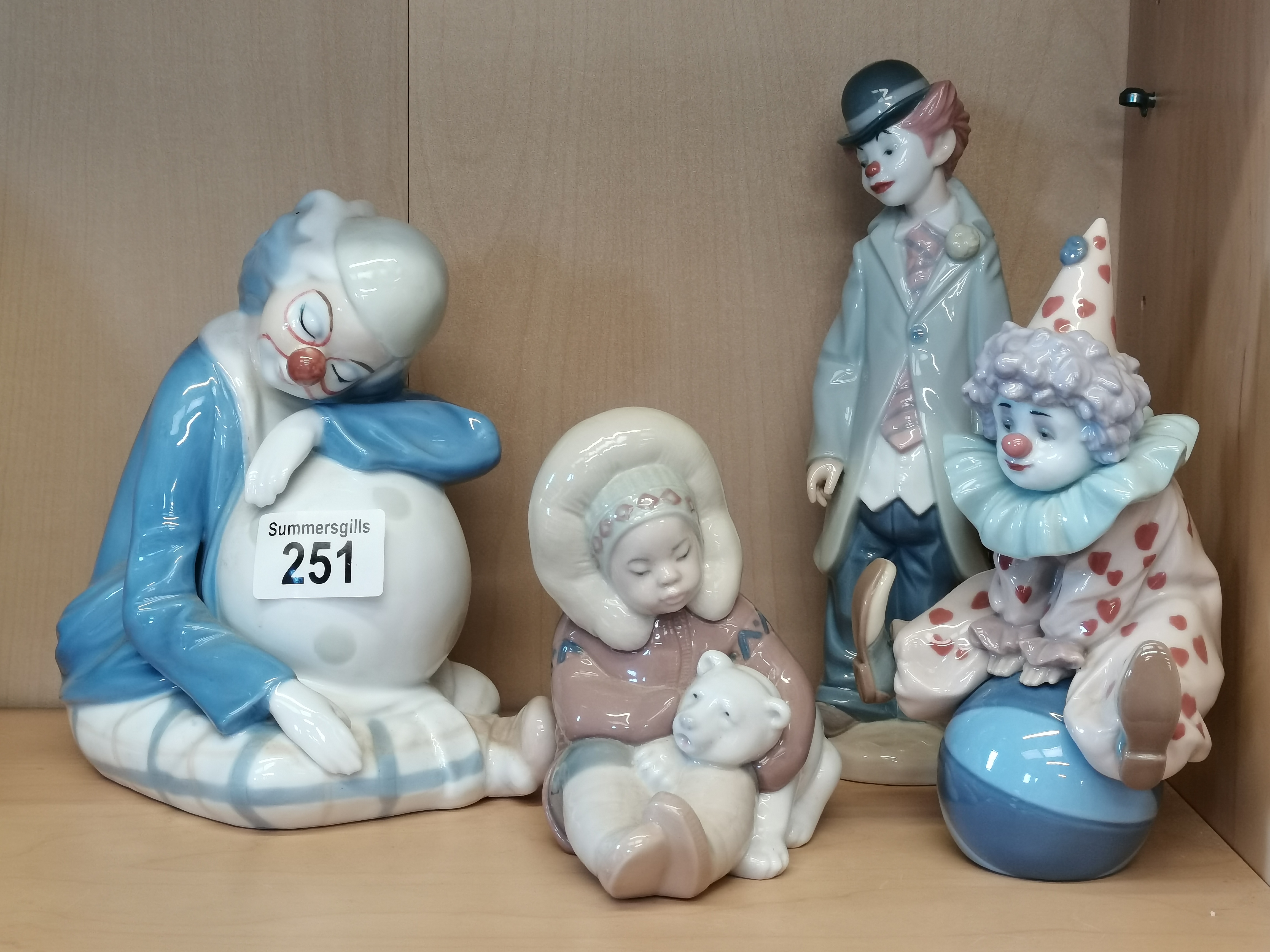 x3 Lladro figurines plus a Cascade Clown with ball