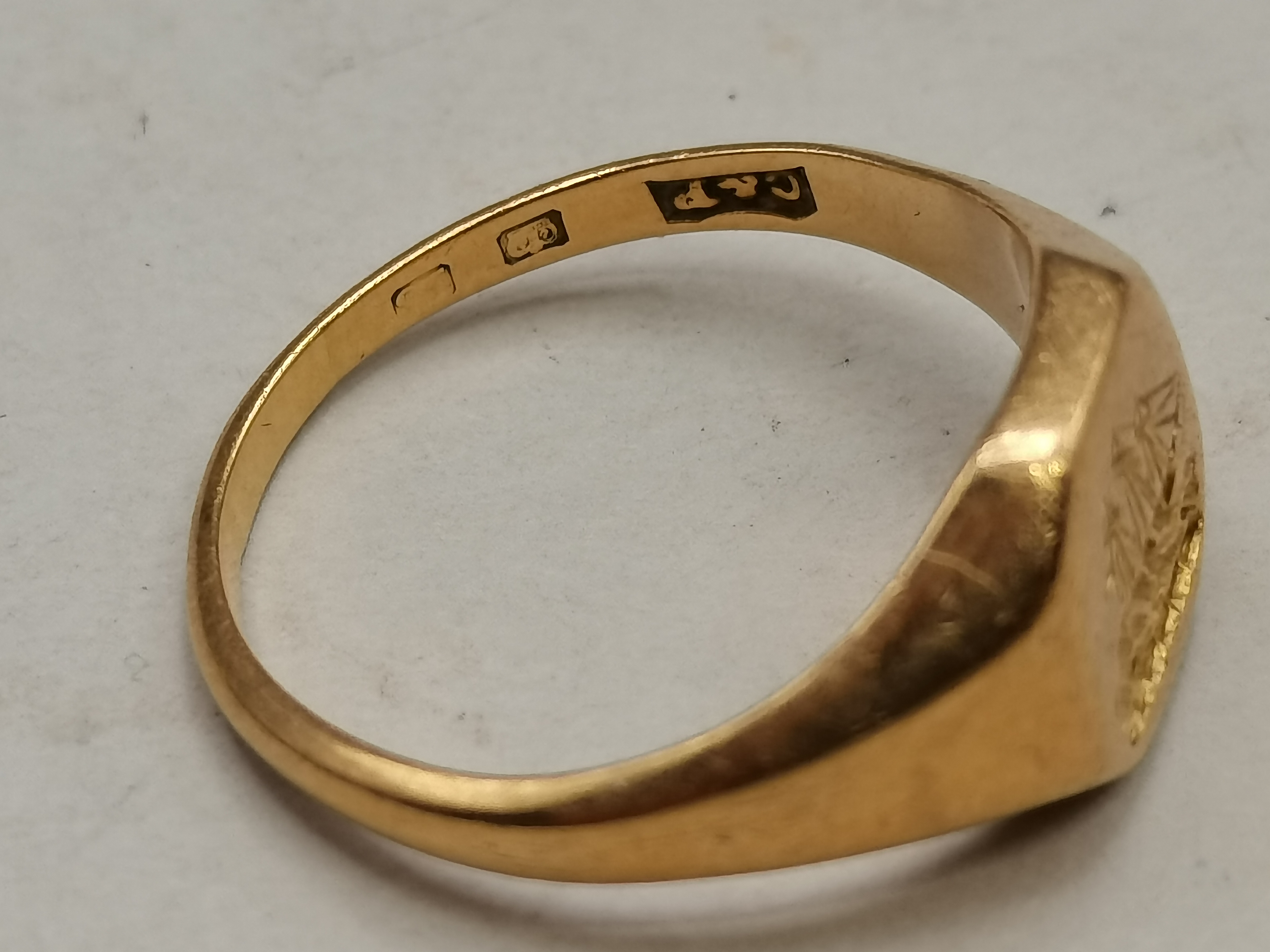 x2 18ct Gold Signet rings total - Image 3 of 5