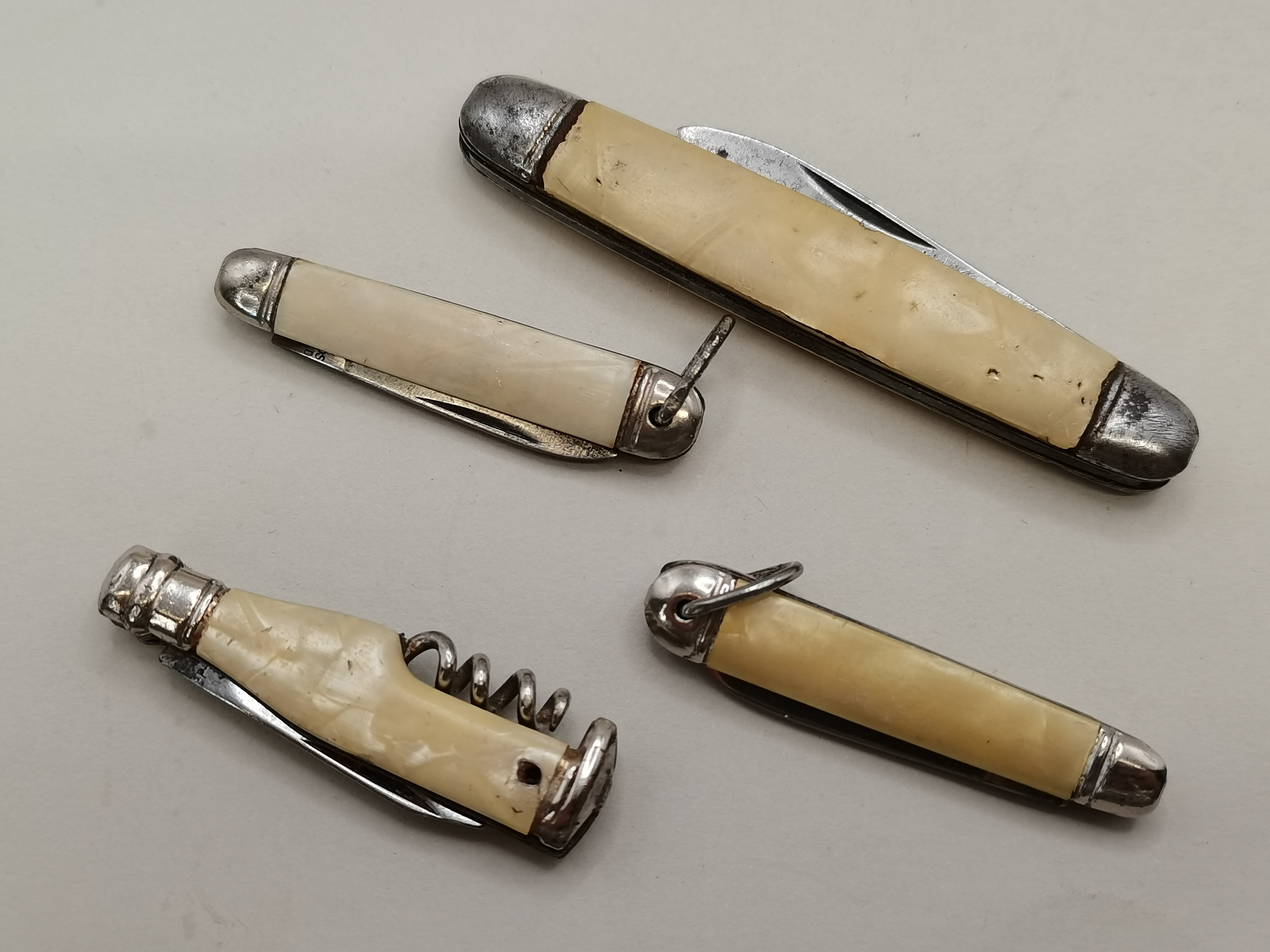 4 collectable Richards Sheffield England pocketknives and vinegar bottle knife