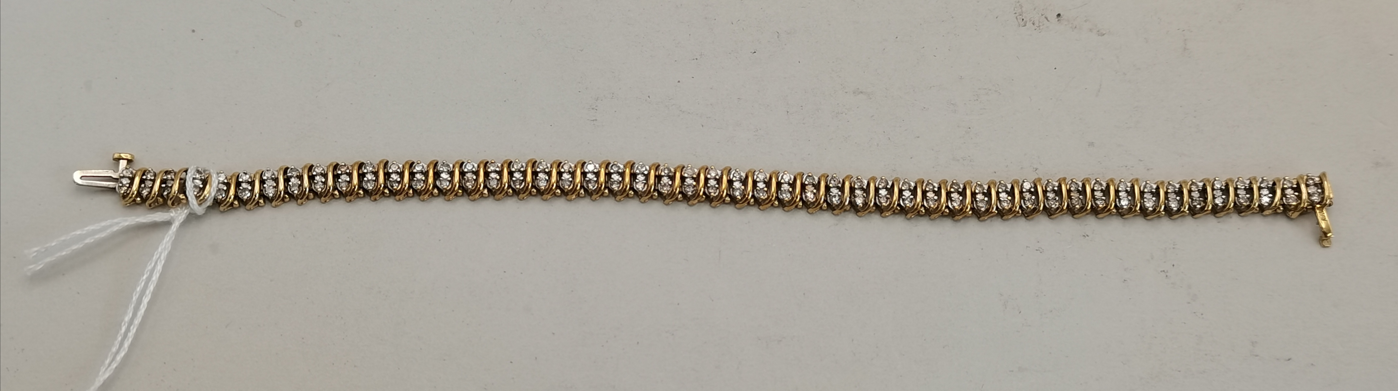 Diamond and gold set bracelet 18cm long 10g