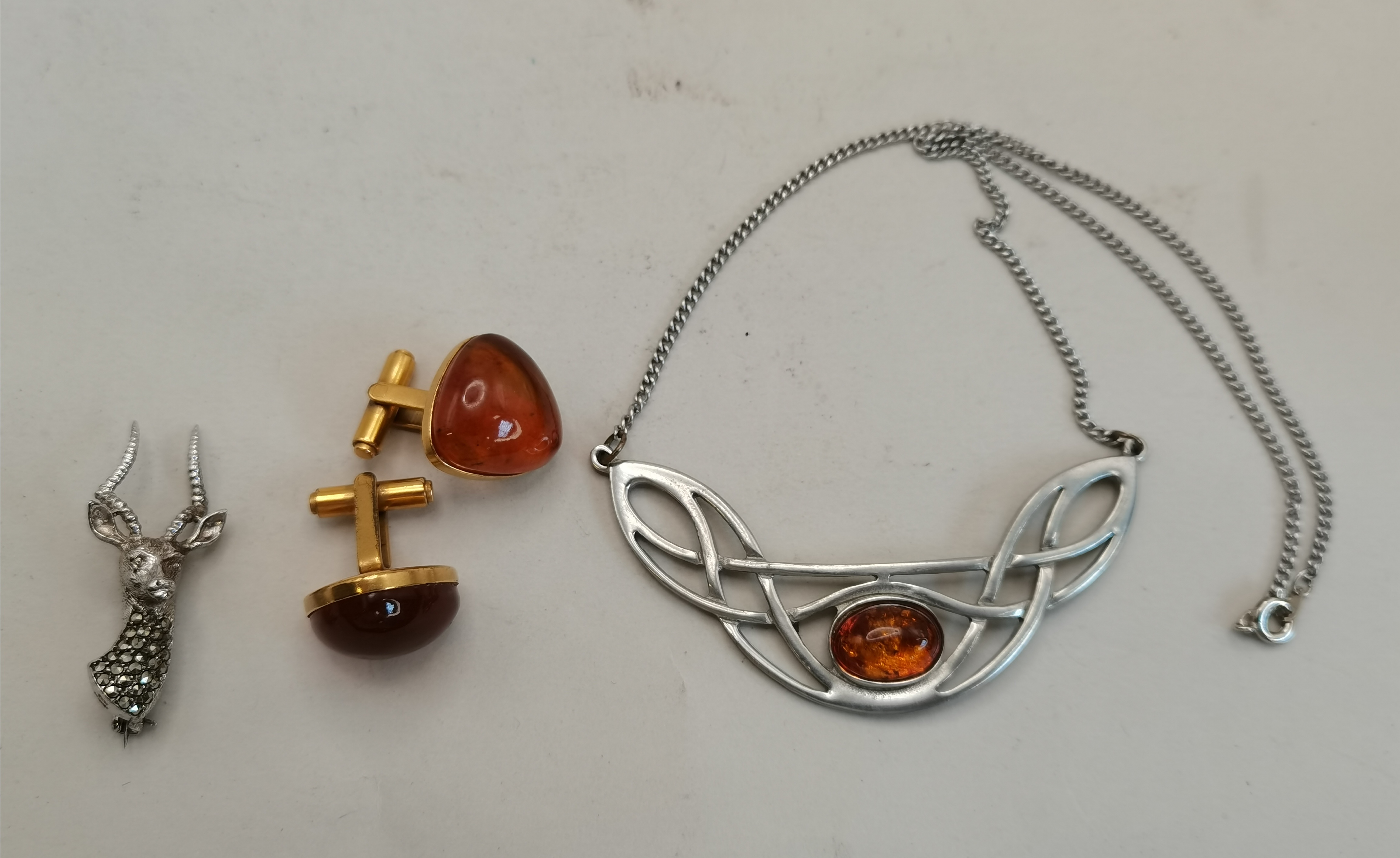 Silver and amber necklace and marcasite reindeer brooch - Image 2 of 5