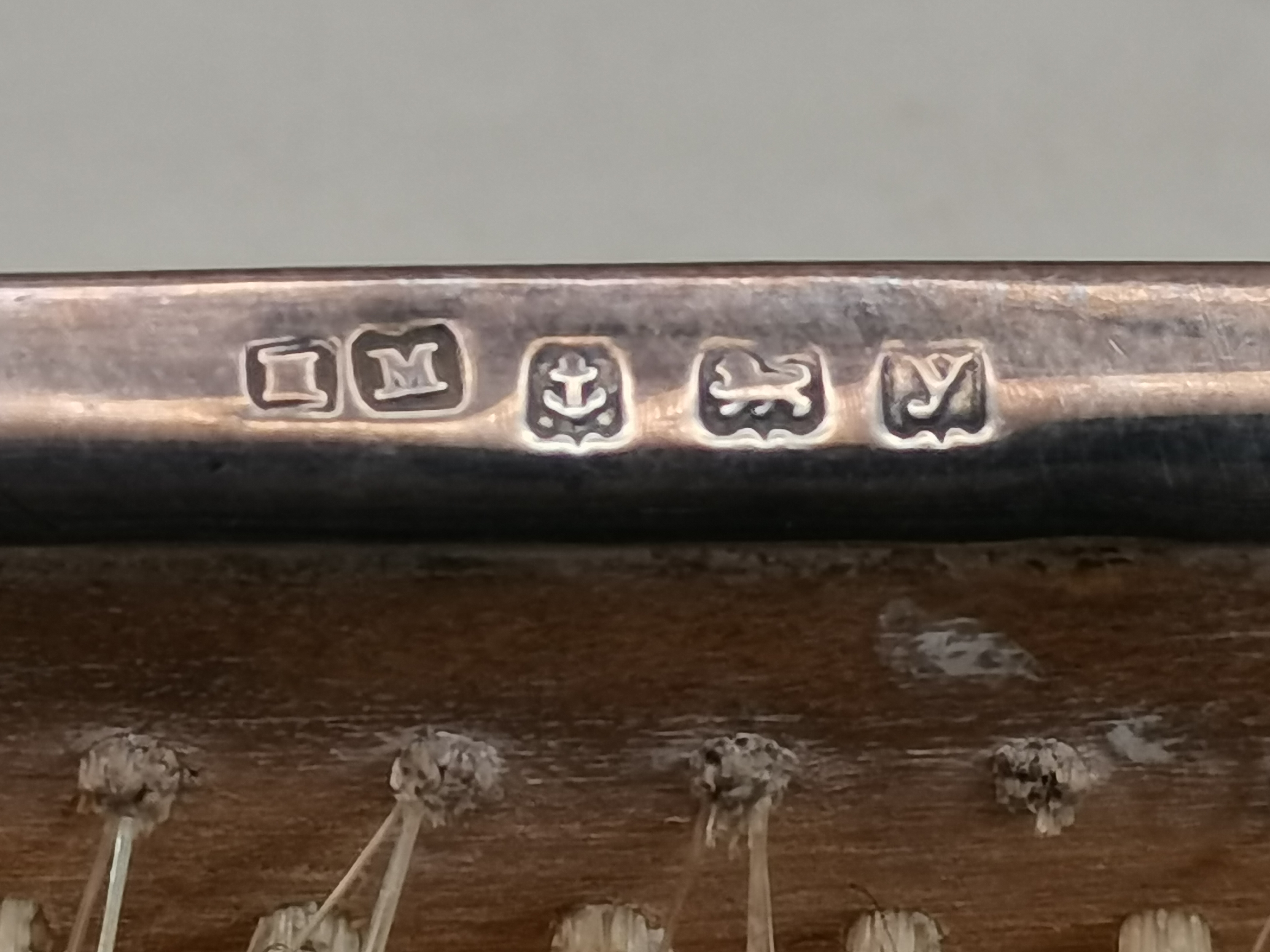 A SET OF FOUR GEORGE V SILVER-MOUNTED TORTOISESHELL-BACKED BRUSHES - Image 2 of 2