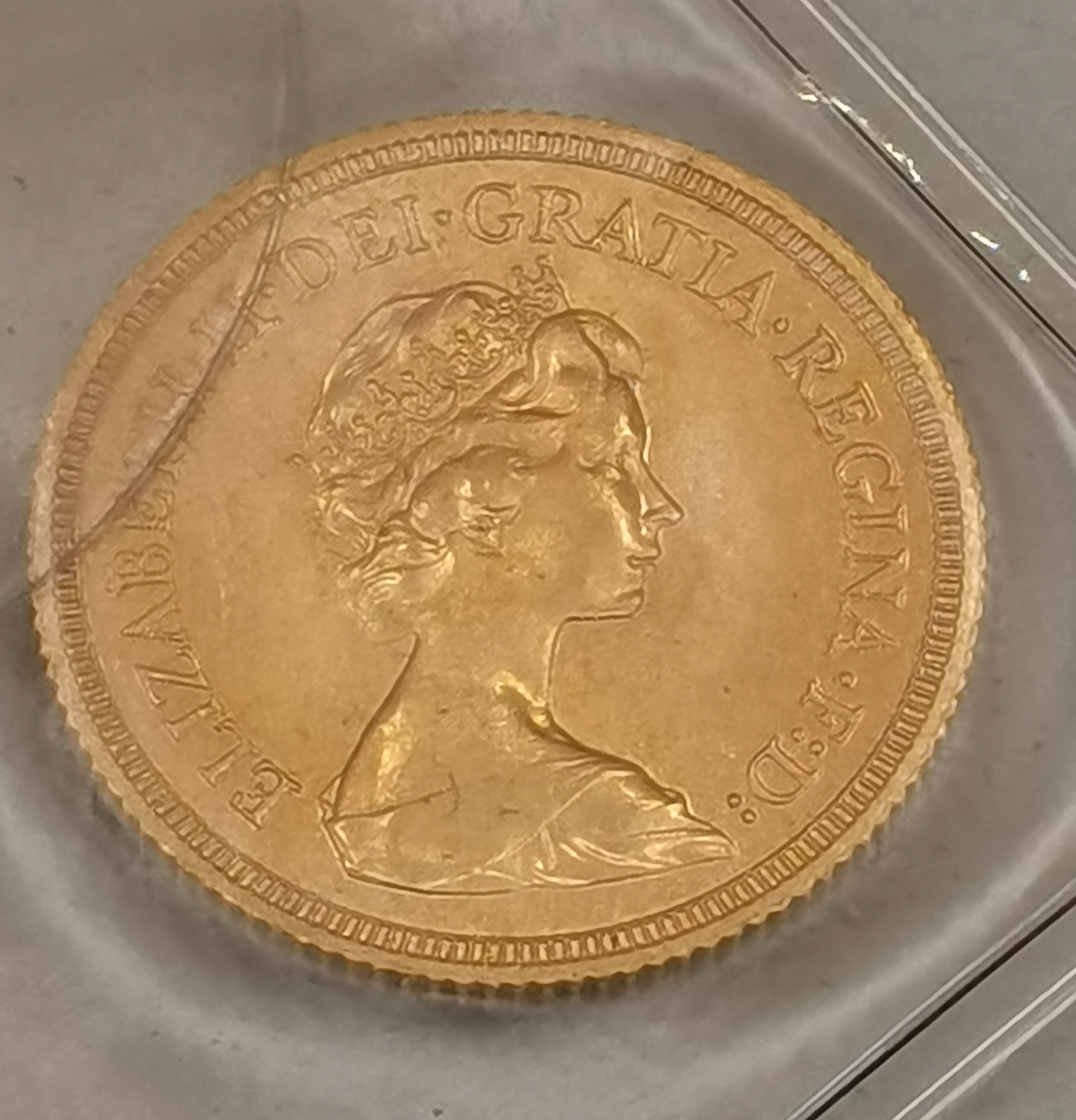 1974 gold sovereign - Image 2 of 2