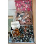 Costume jewellery and brooches