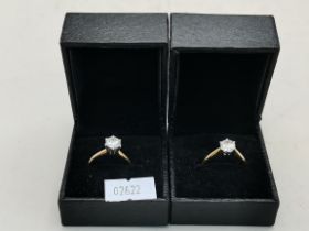 2 x 18k gold rings with central solitaire stone 6