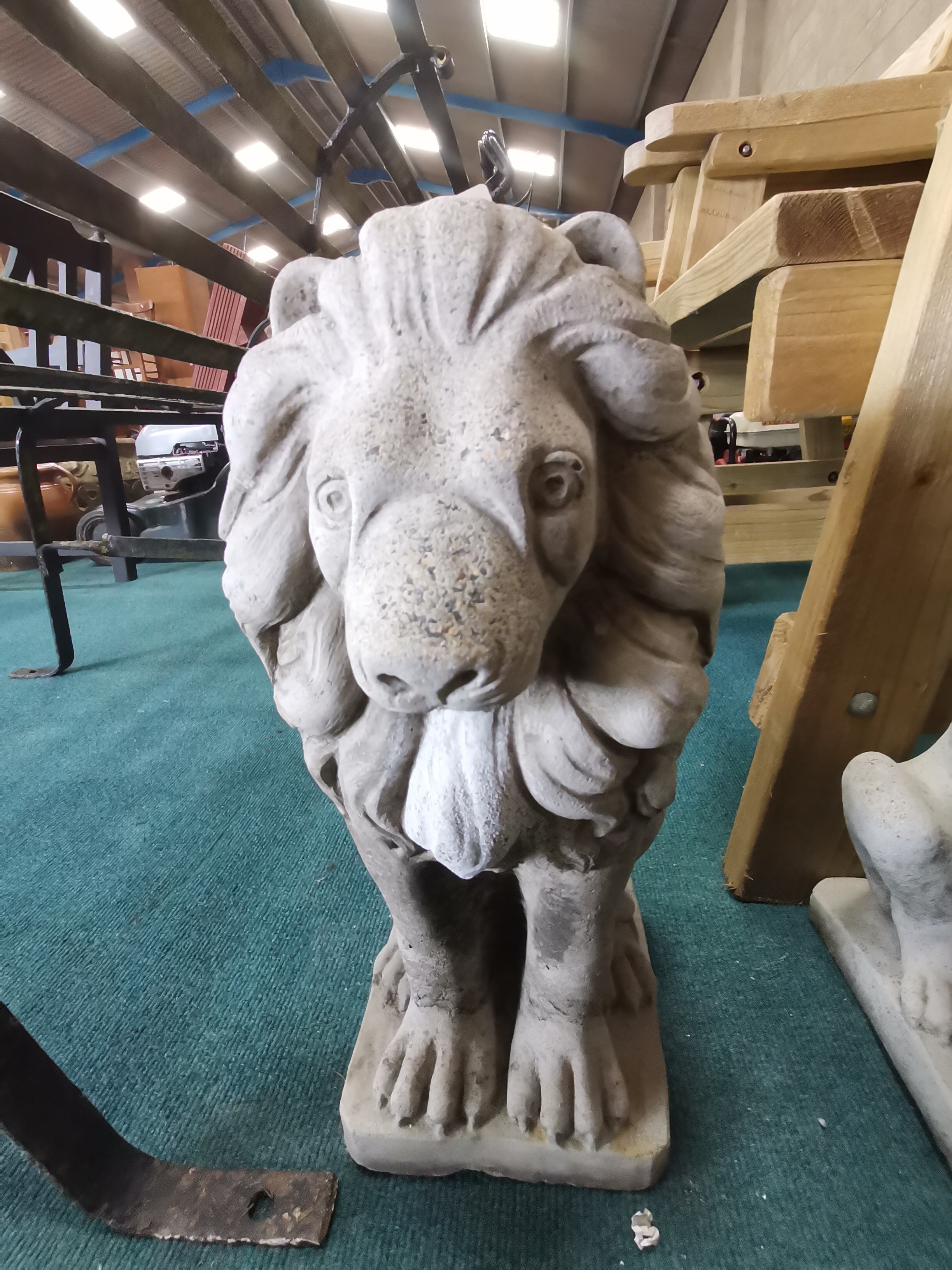 x2 Stone Lion Garden Statues - Image 2 of 2