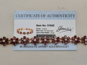 A 9 carat gold rhodolite garnet bracelet