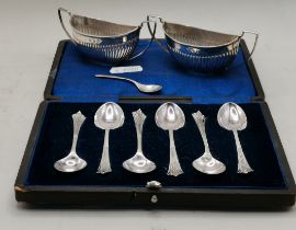 A SMALL GROUP OF SILVER, LATE 18TH/EARLY 20TH CENTURY