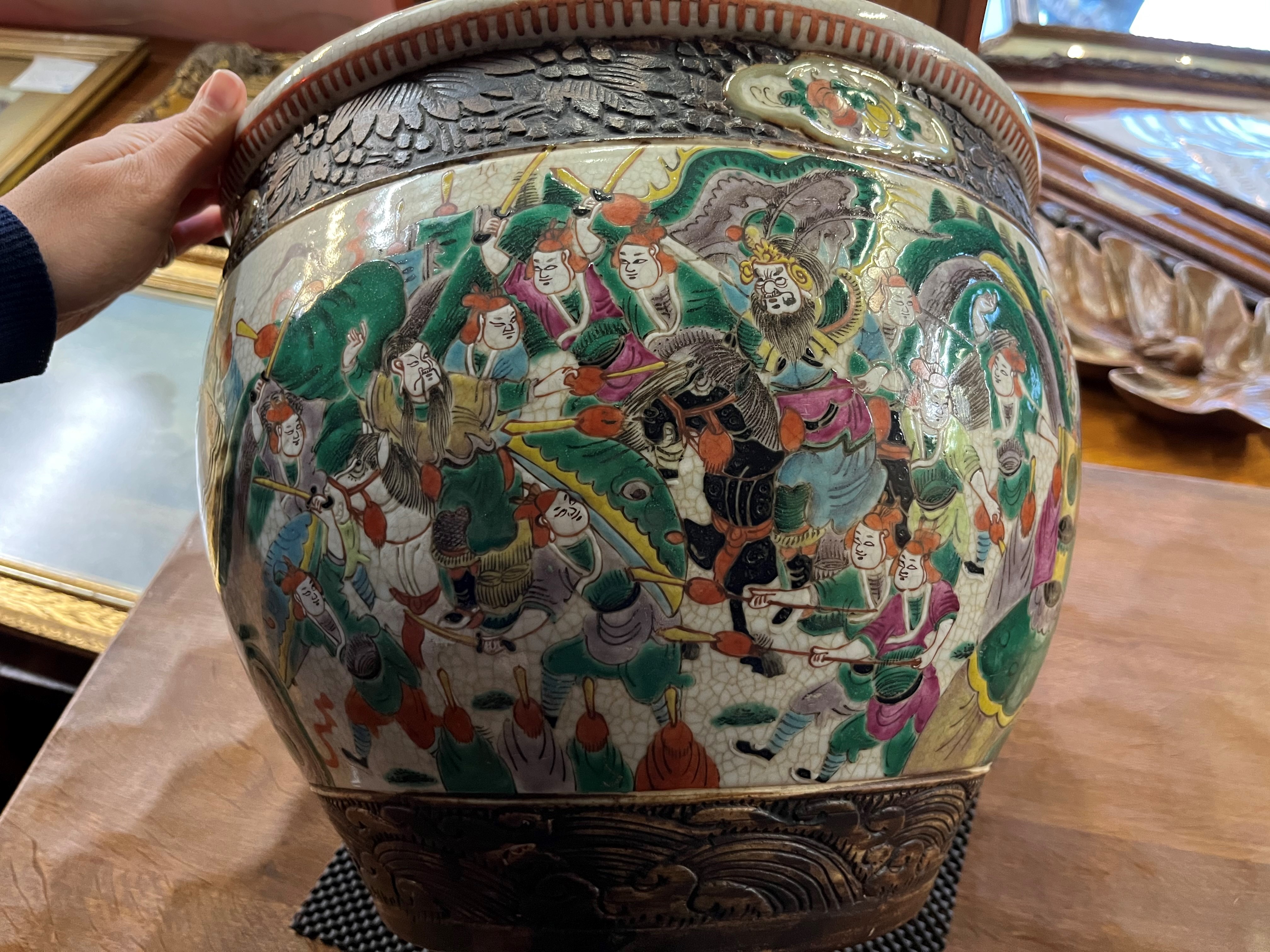 A Chinese large porcelain famille vert jardinière / fish bowl - Image 12 of 15