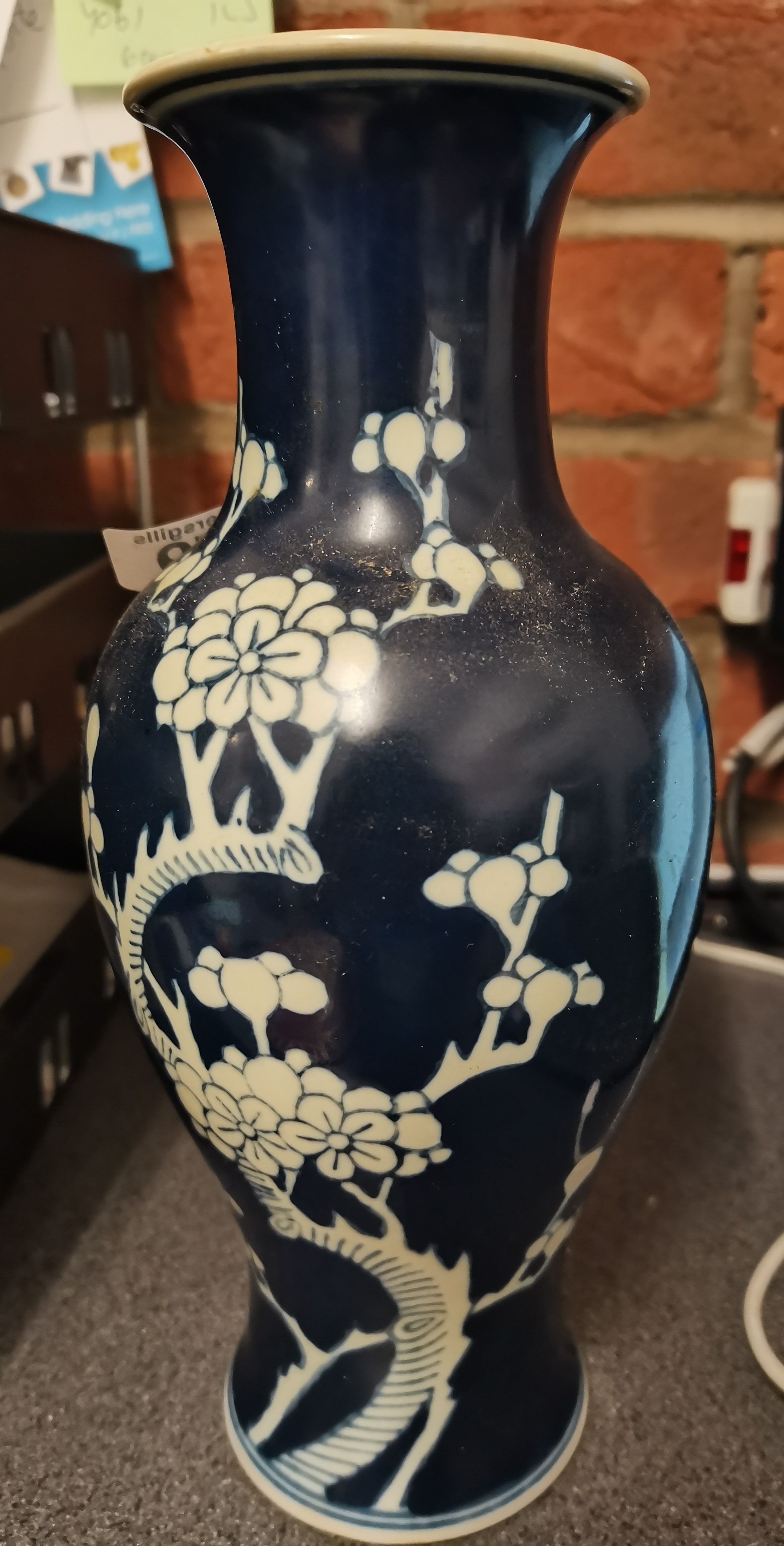 A blue and white prunus Chinese vase with 4 charac - Image 3 of 8