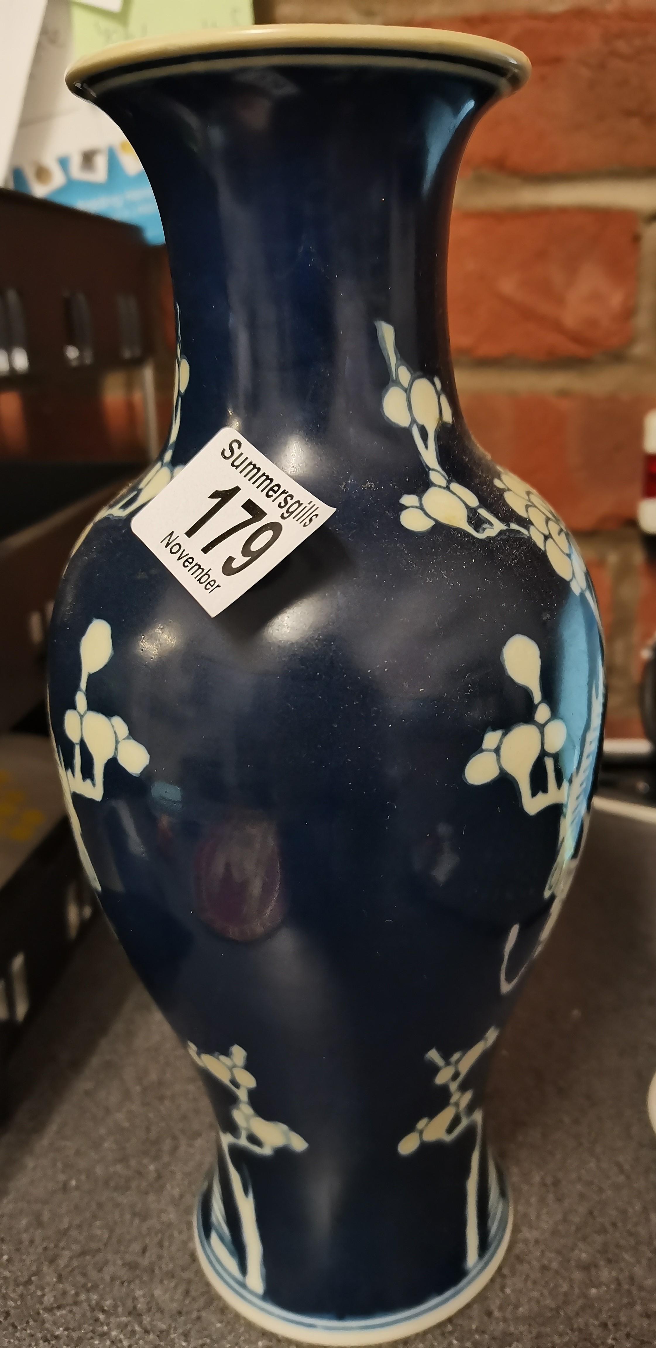 A blue and white prunus Chinese vase with 4 charac - Image 6 of 8