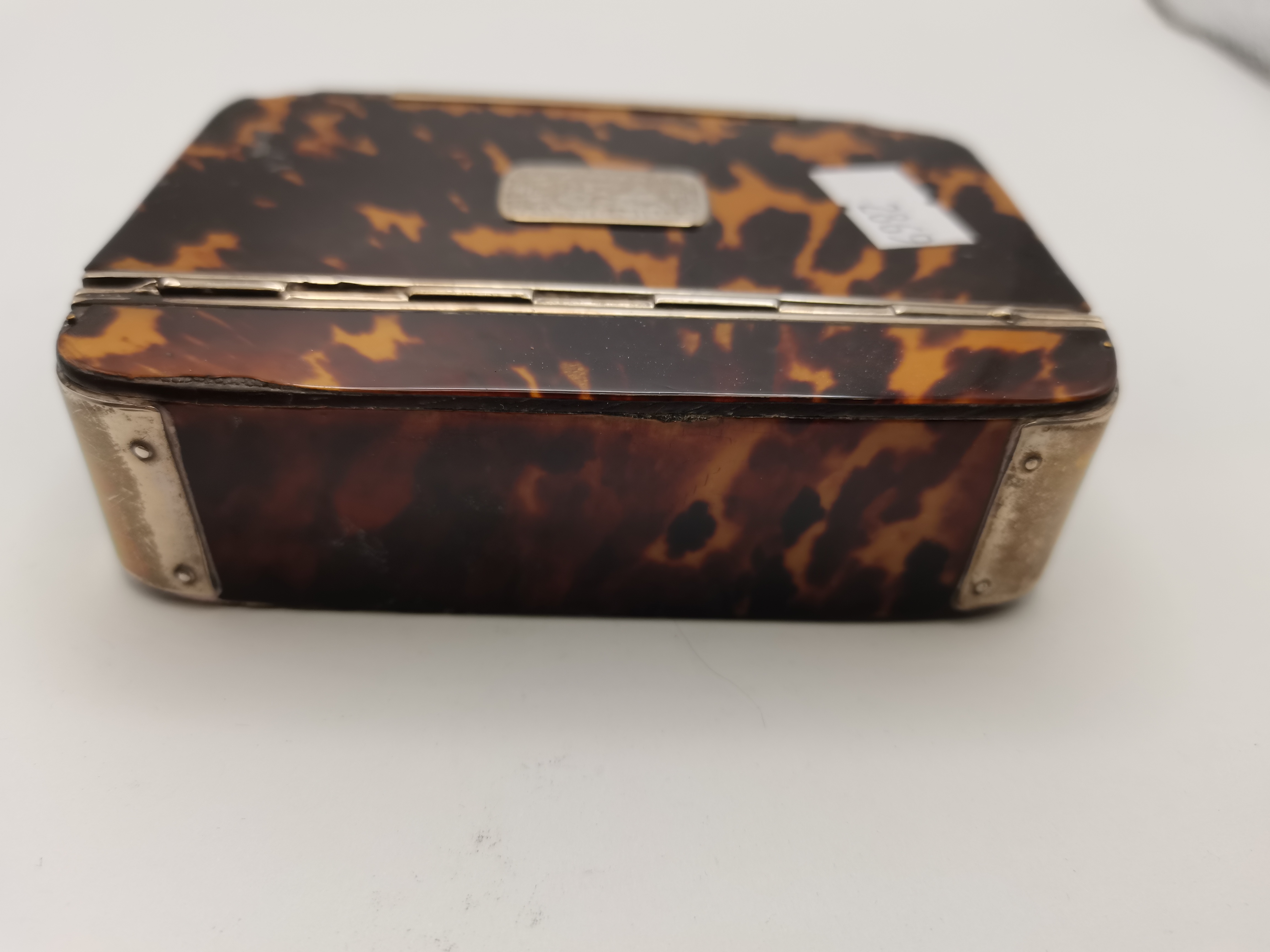 A tortoiseshell and silver trinket box inscribed John Kaye 1818 Sunderland - Image 7 of 8