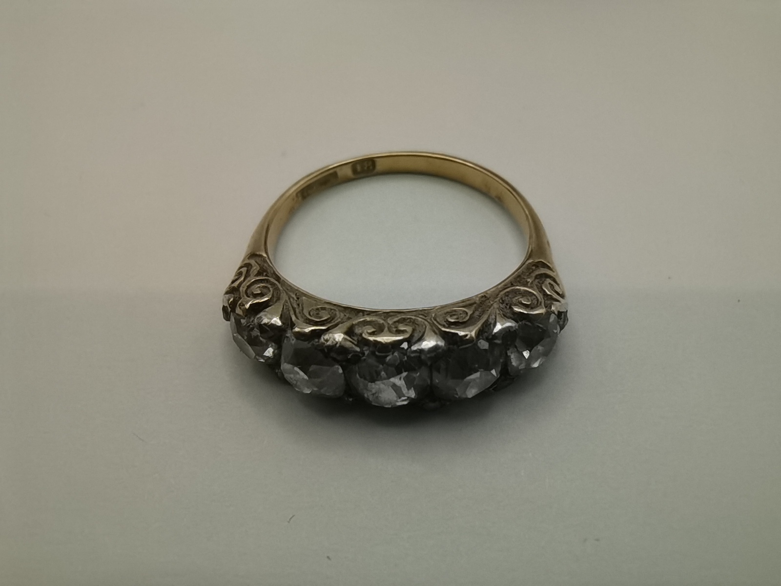 Victorian graduated 5 stone diamond ring 18ct gold - Image 4 of 4