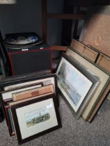 15 framed pictures and 2 x stereo speakers