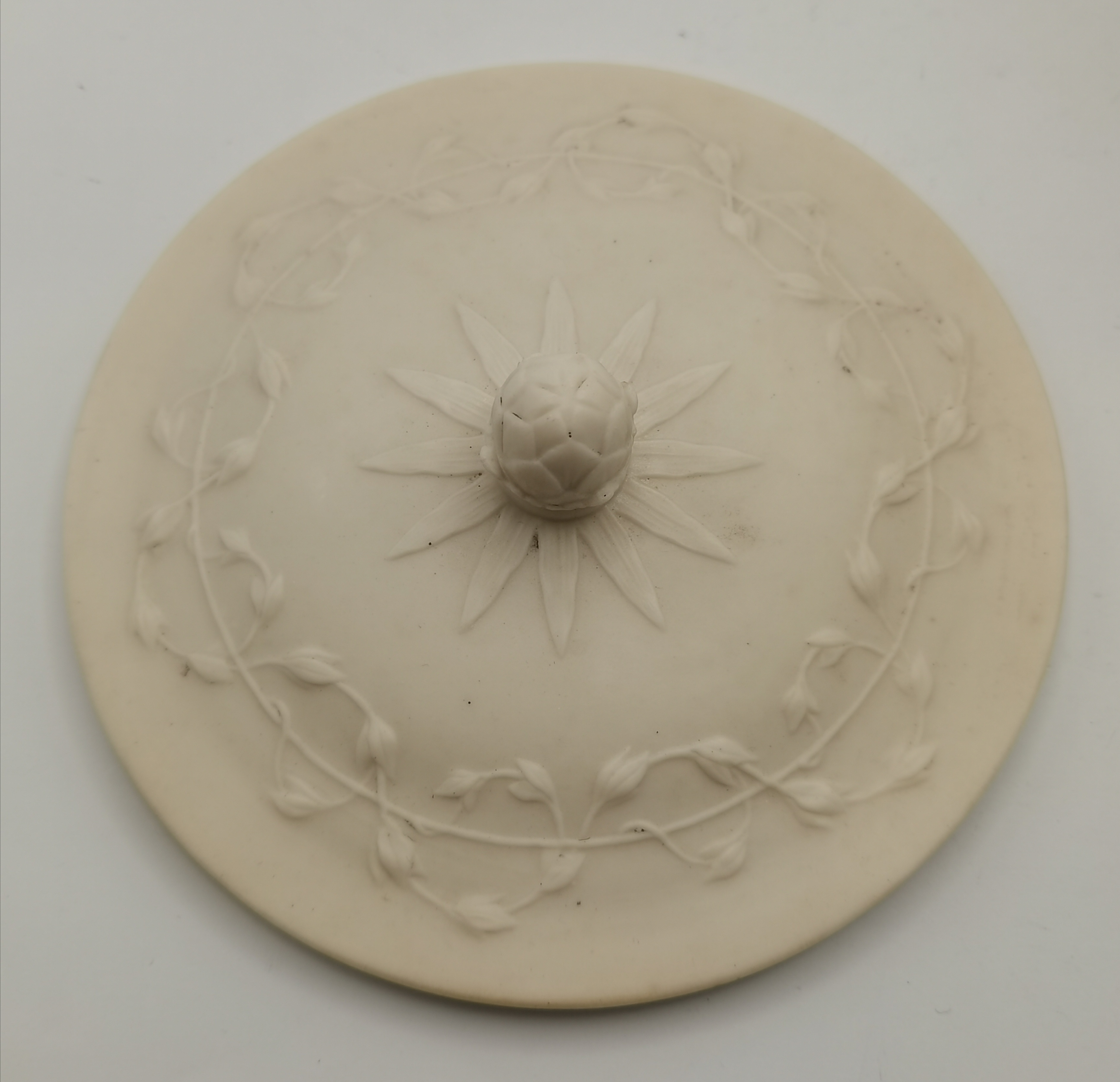 Worcester white dish with lid - Image 2 of 4